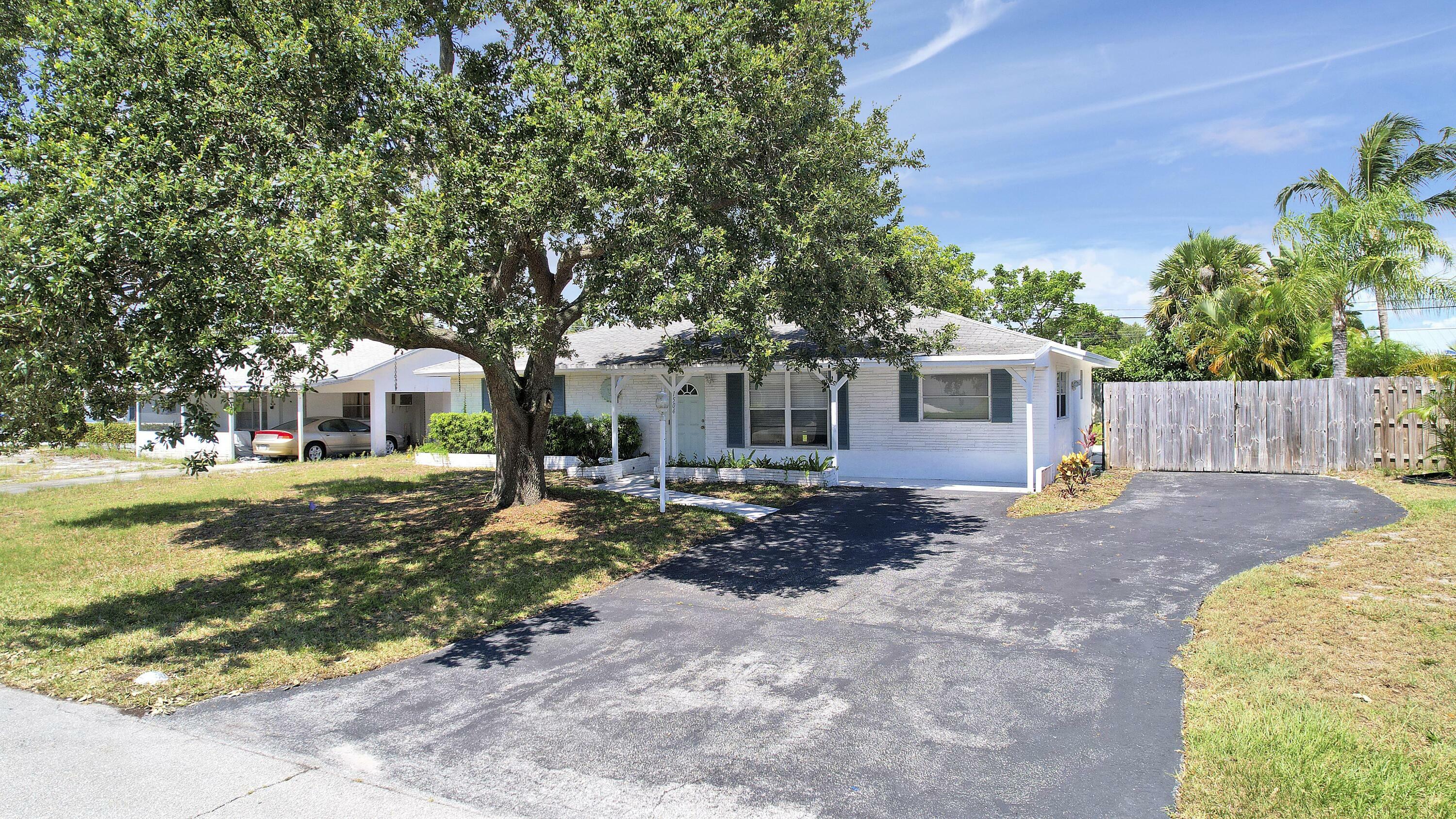 Property Photo: 1504 Treemont Avenue FL 33469