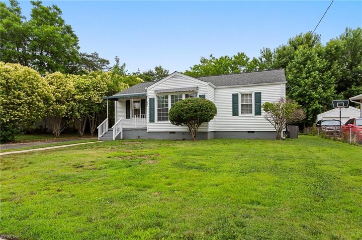 Property Photo:  601 Willow Dr  VA 23605 