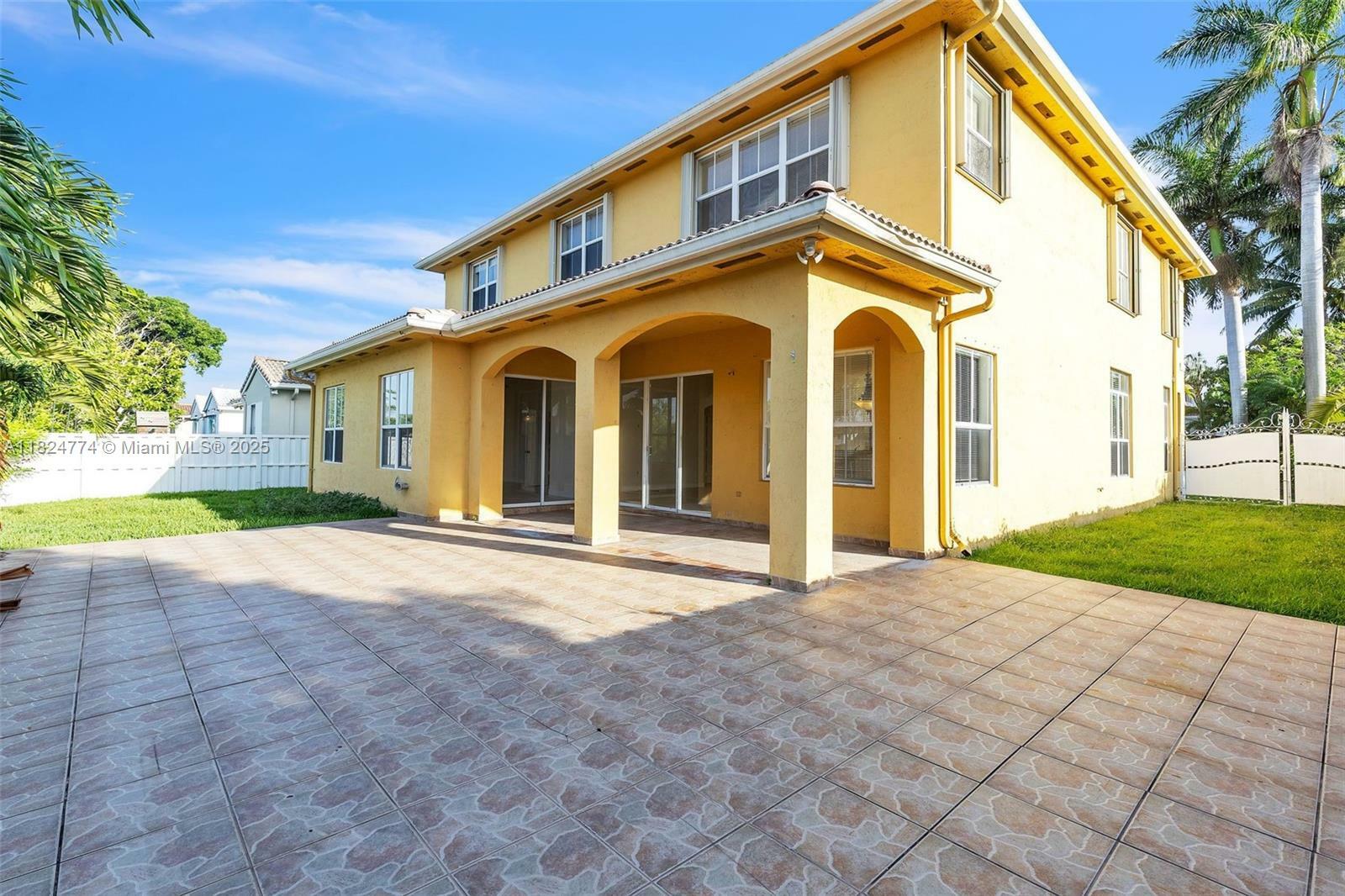 Property Photo: 15802 SW 63rd Ter FL 33193