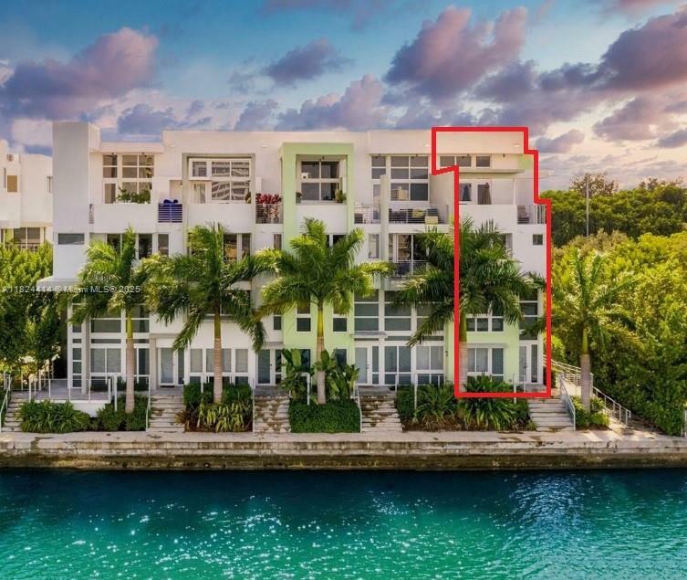Property Photo: 101 N Shore Dr FL 33141