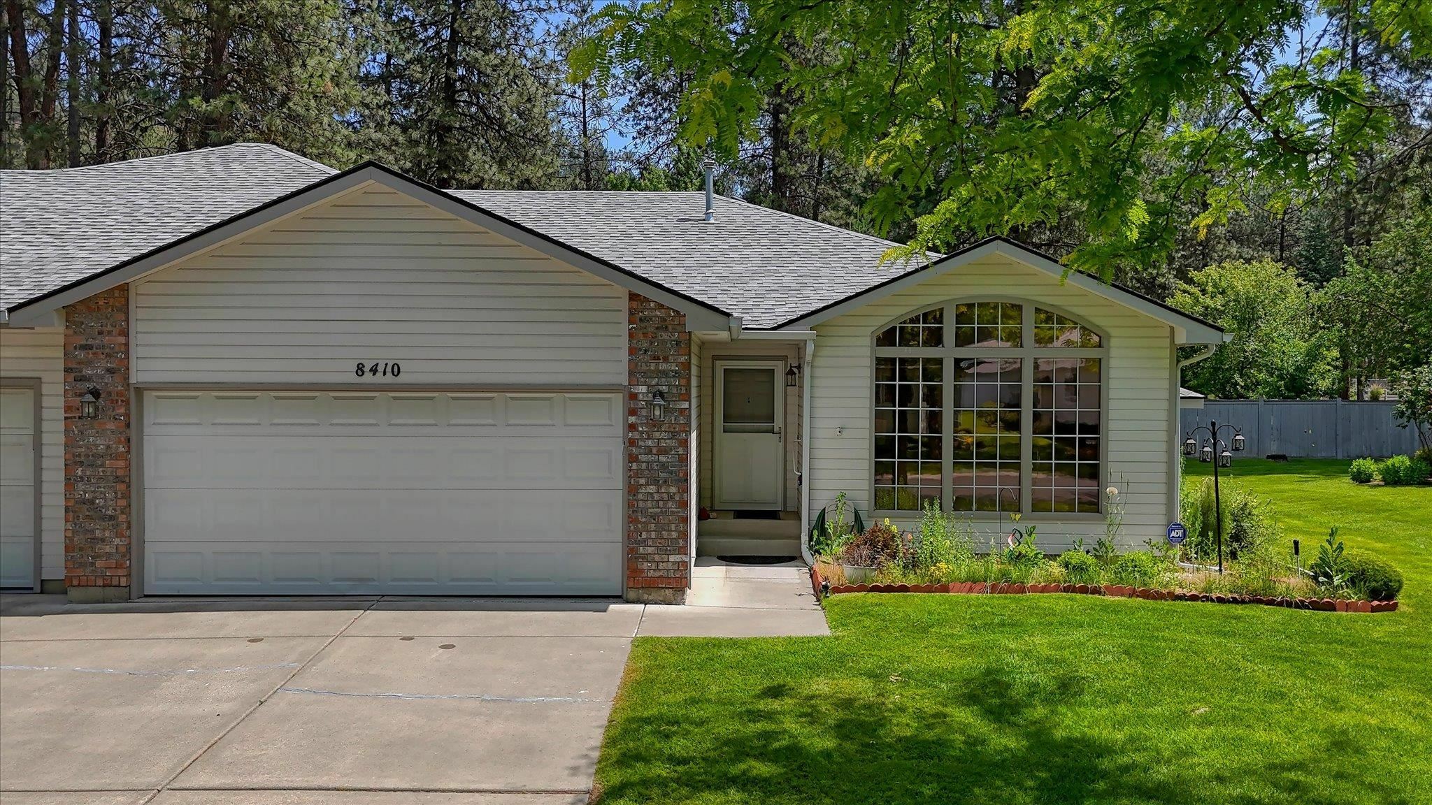 Property Photo: 8410 N Pine Meadows Ln WA 99026
