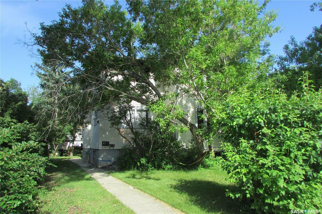Property Photo: 1216 Aberdeen Street SK S4T 5J9