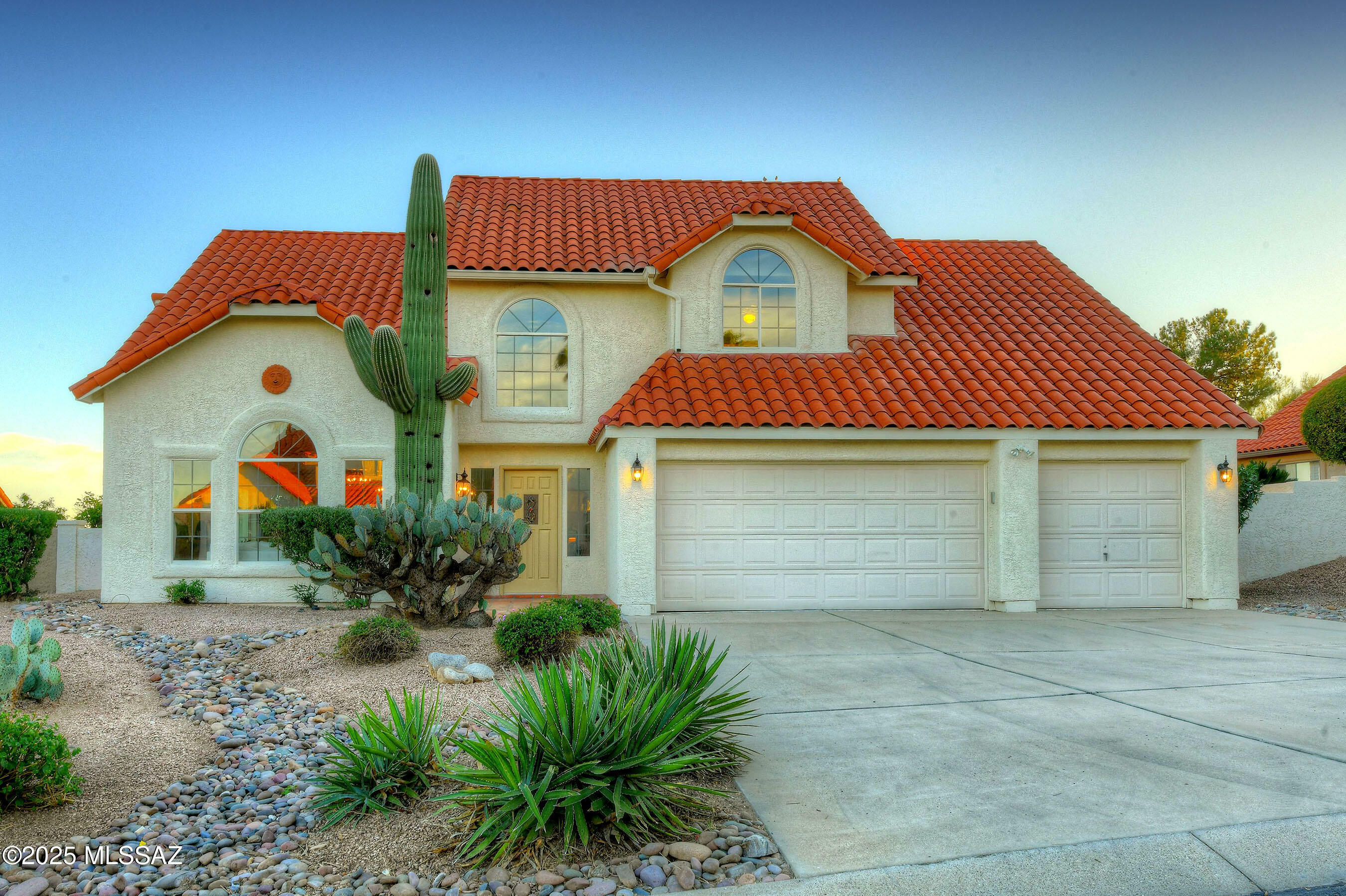 Property Photo: 1605 Fairway Place AZ 85737