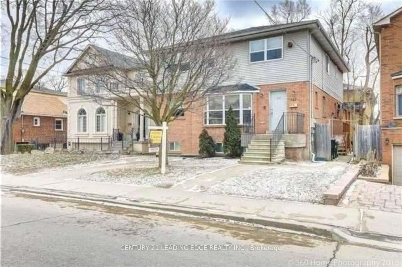Property Photo: 527 Glengarry Avenue Bsmt 2 ON M5M 1G2