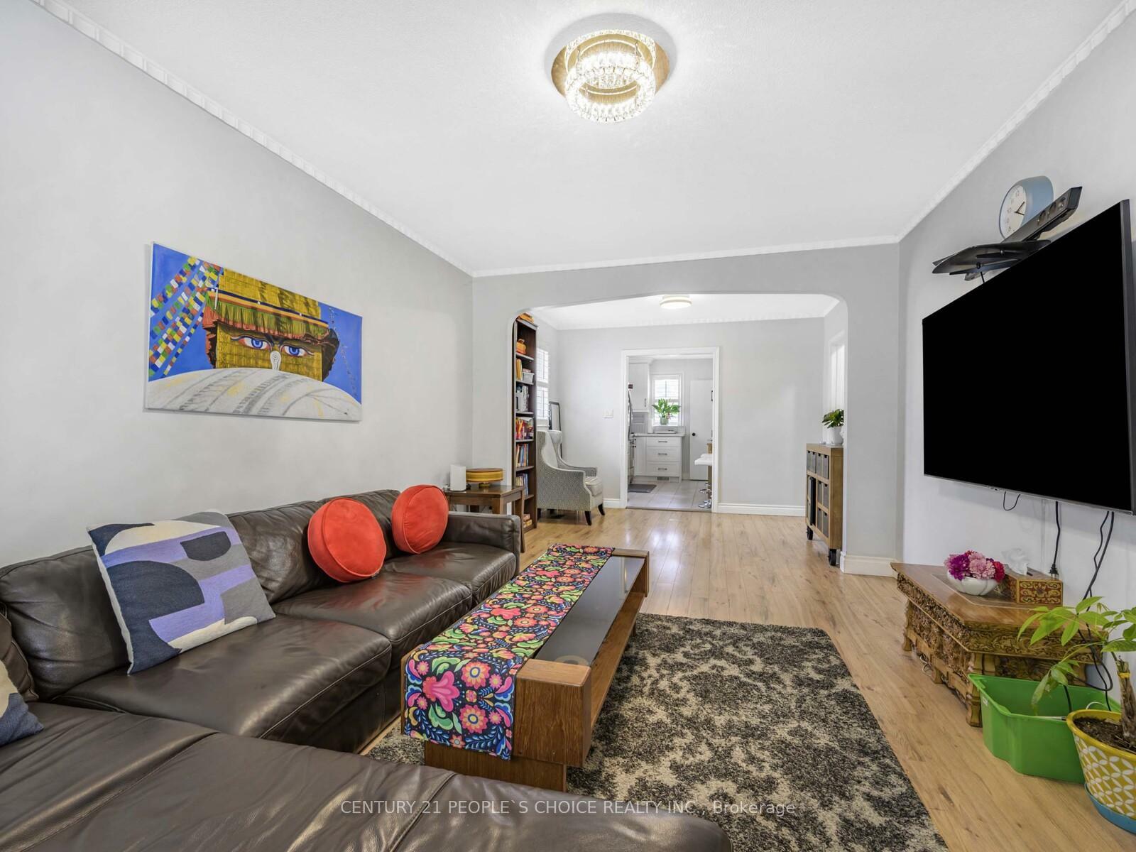 Photo de la propriété: 22 Chartwell Road ON M8Z 4E8