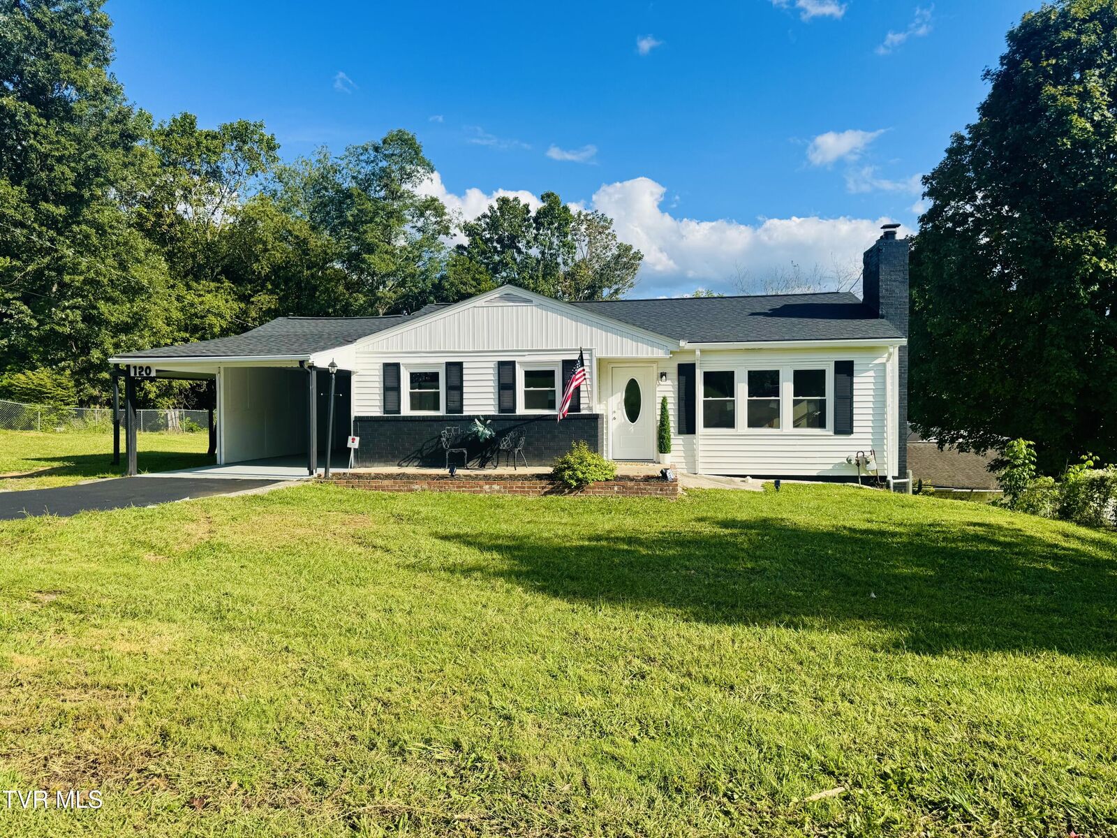 Property Photo: 120 Mayflower Road TN 37601