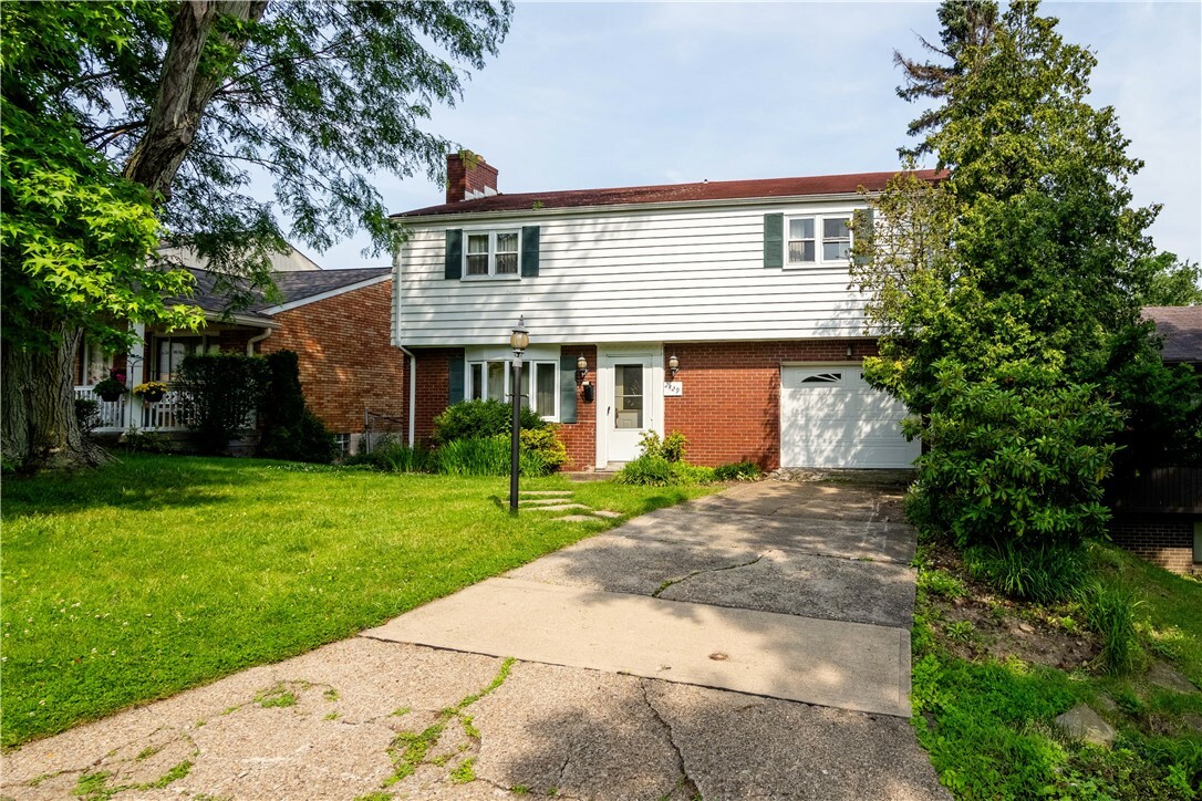 Property Photo: 2429 Rose Garden Rd PA 15220