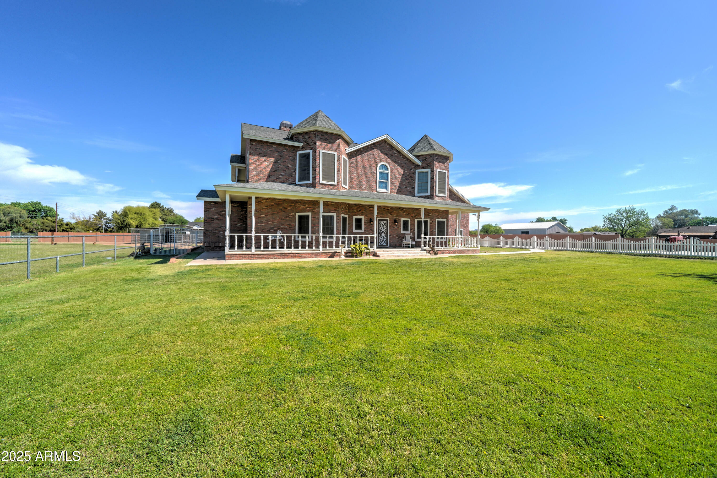 Property Photo: 424 E Lehi Road 2 AZ 85203