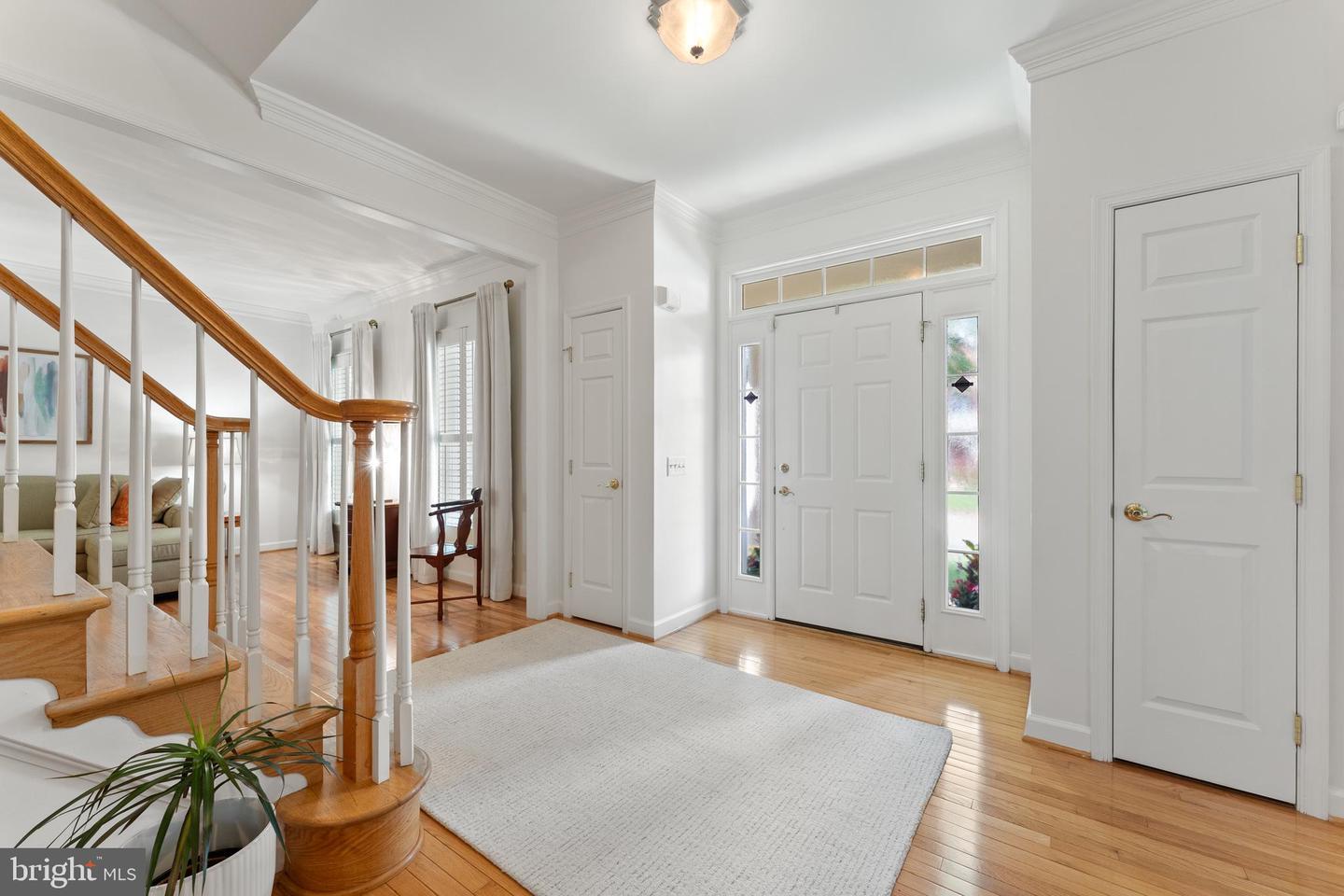 Property Photo: 6847 Creek Crest Way VA 22150