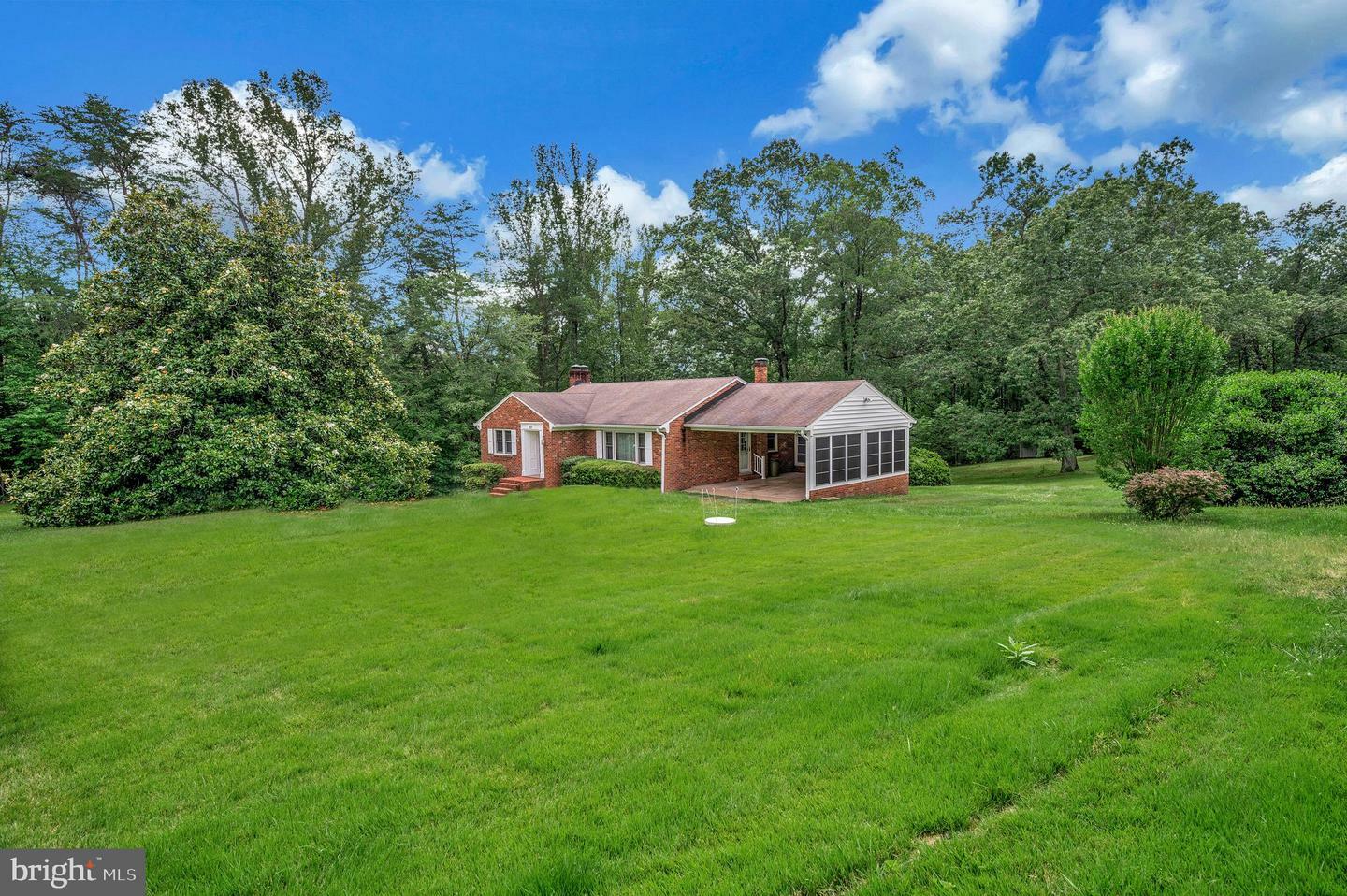 Property Photo: 857 Mountain View Road VA 22406
