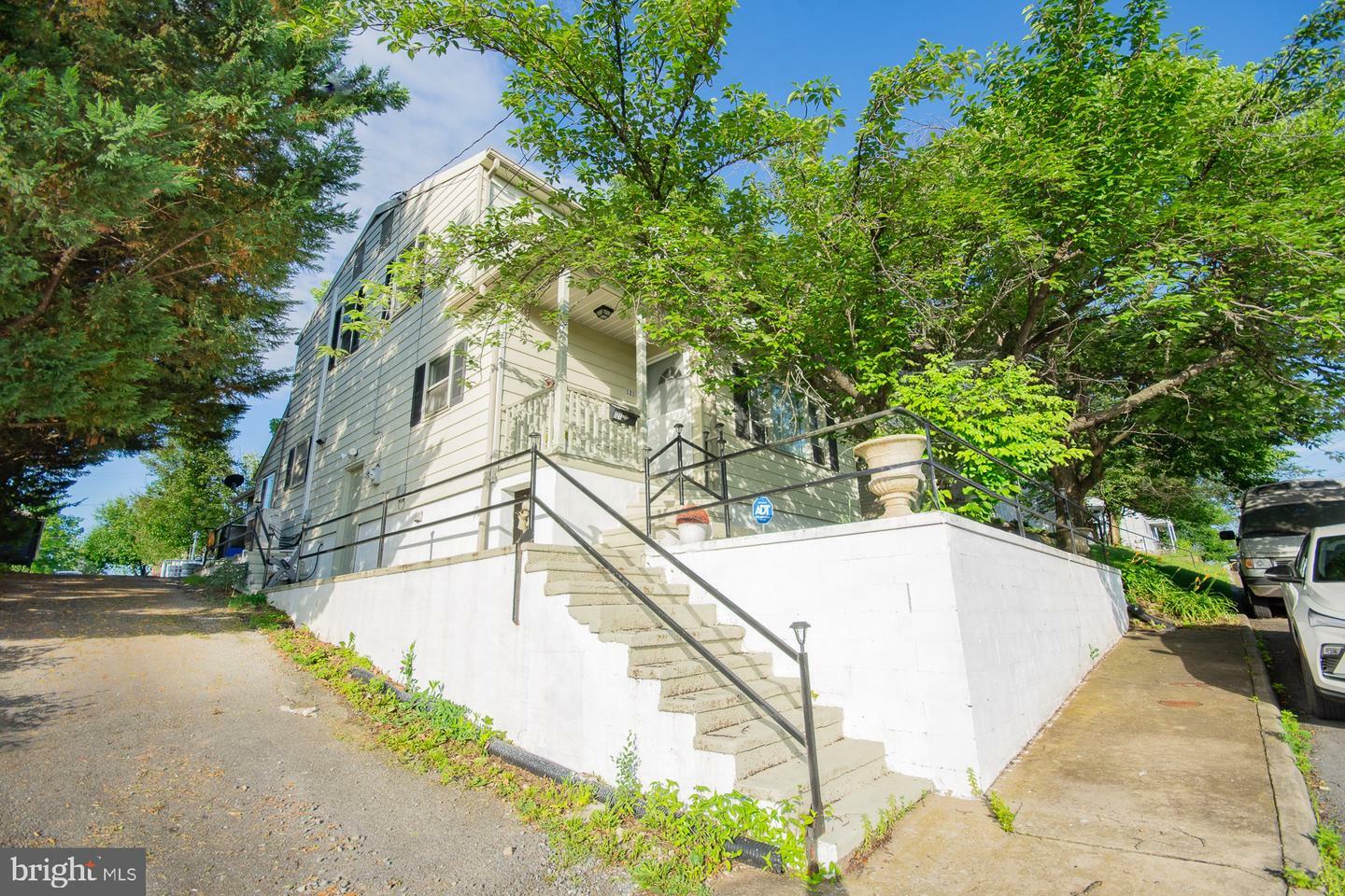 Property Photo: 121 E James Street VA 22601