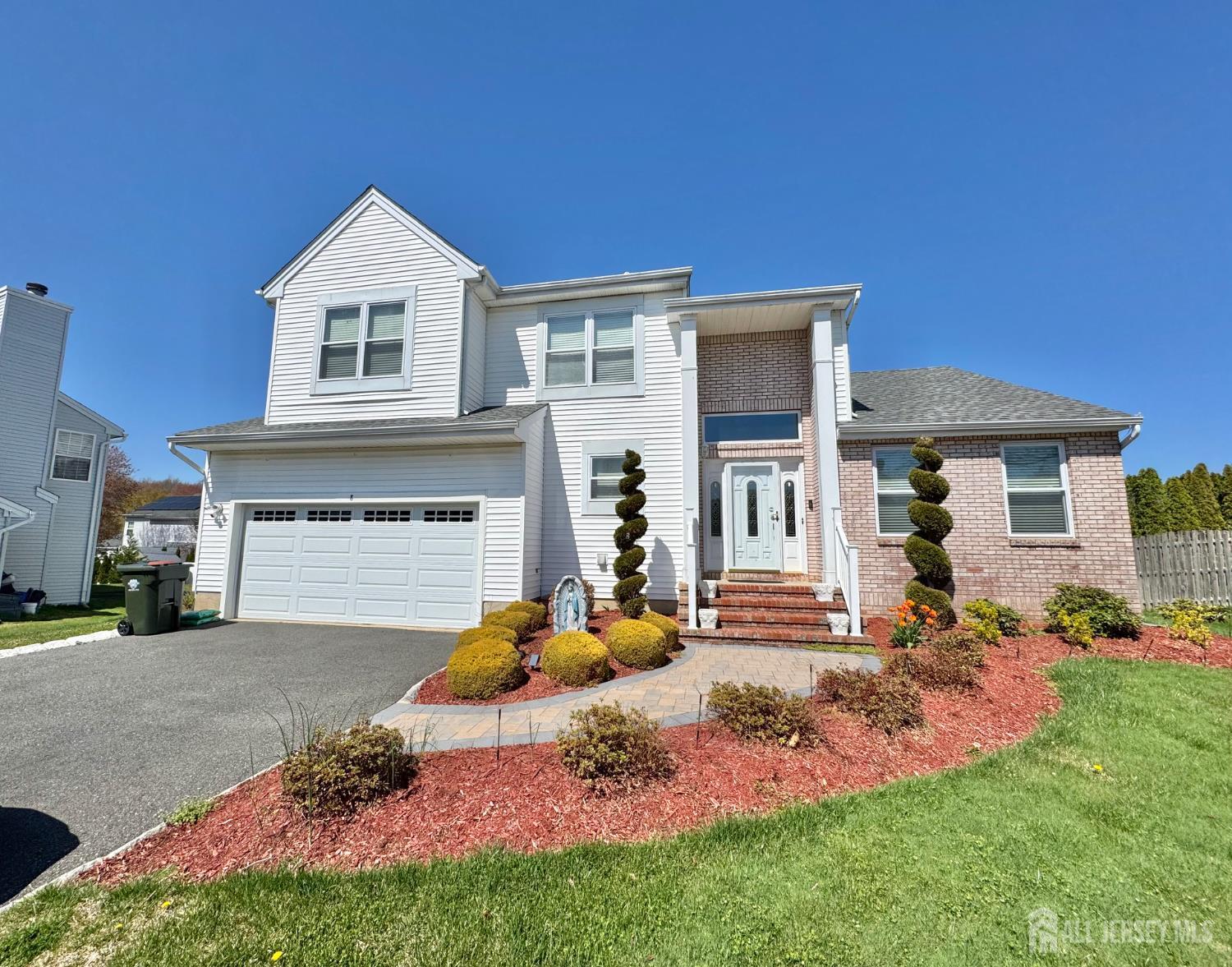 Property Photo:  8 Woodmere Court  NJ 08857 