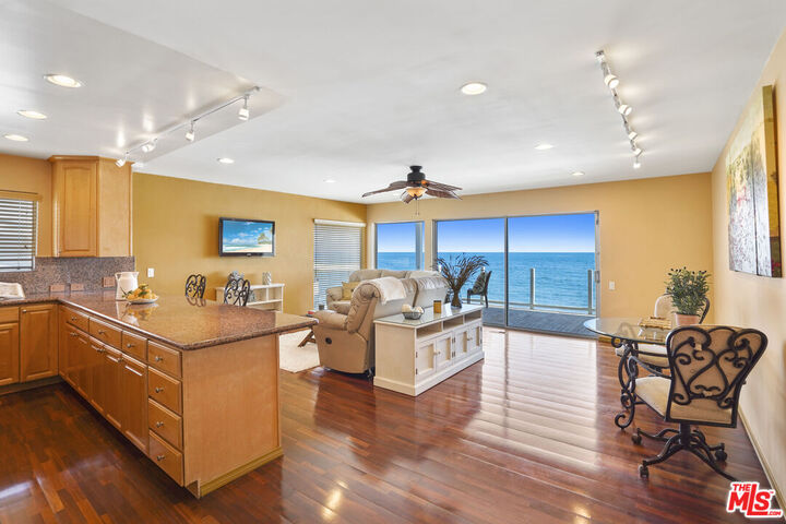 25200 Malibu Rd  Malibu CA 90265 photo