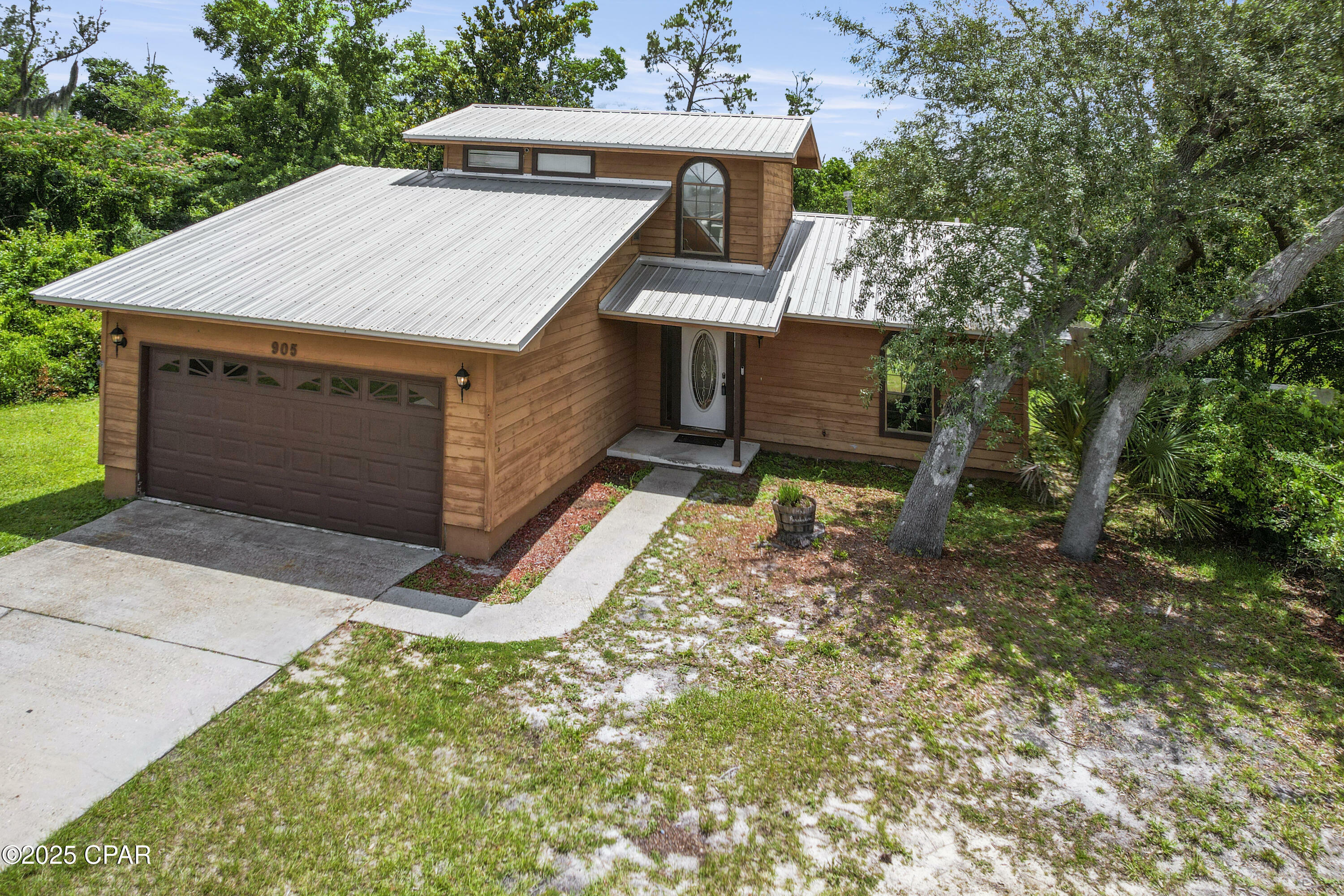 Property Photo: 905 Louisiana Avenue FL 32444
