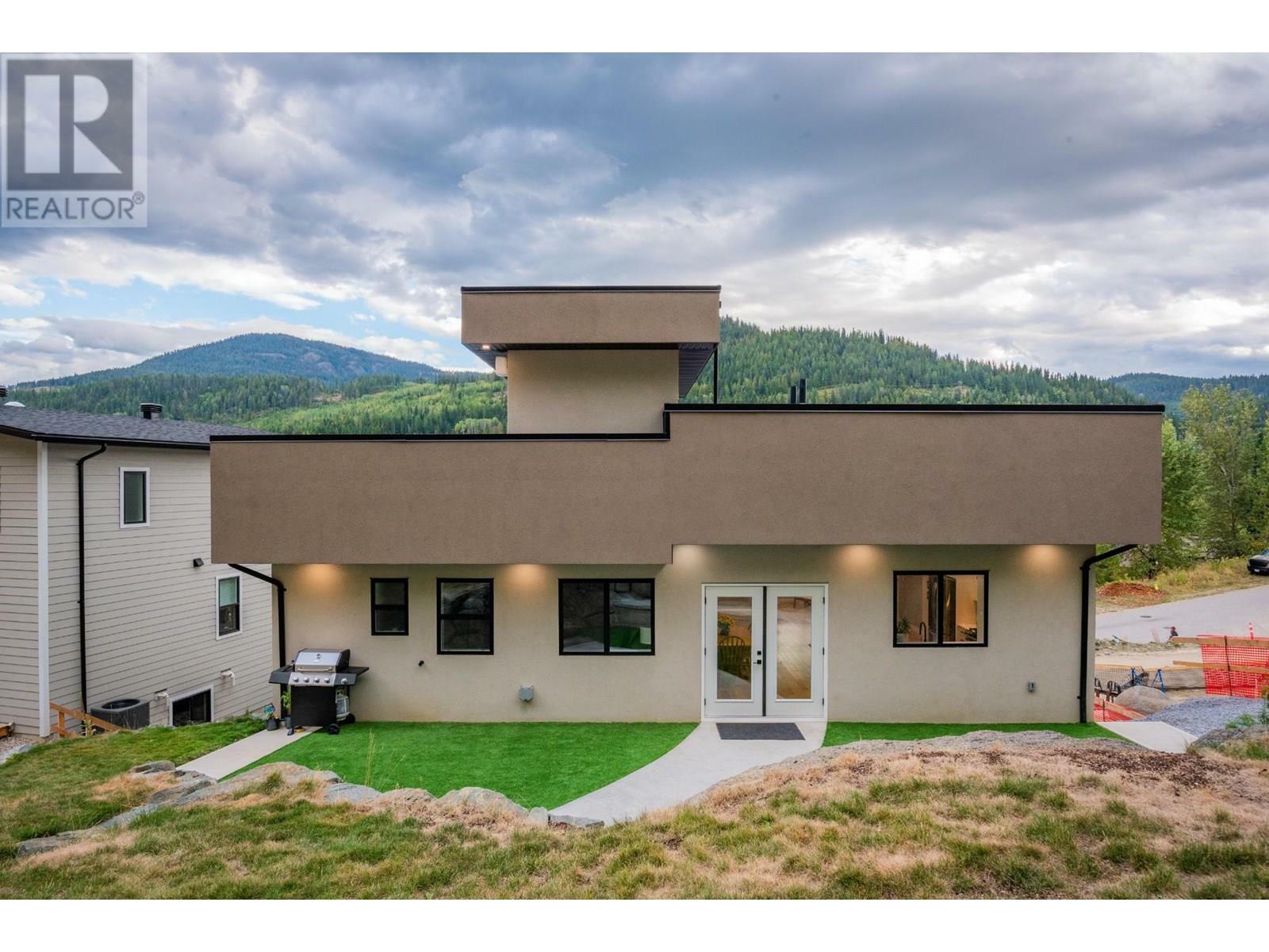 Property Photo: 934 Redstone Drive BC V0G 1Y0