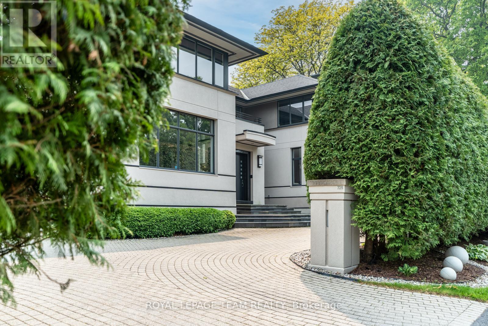 725 Manor Avenue  Ottawa ON K1M 0E4 photo