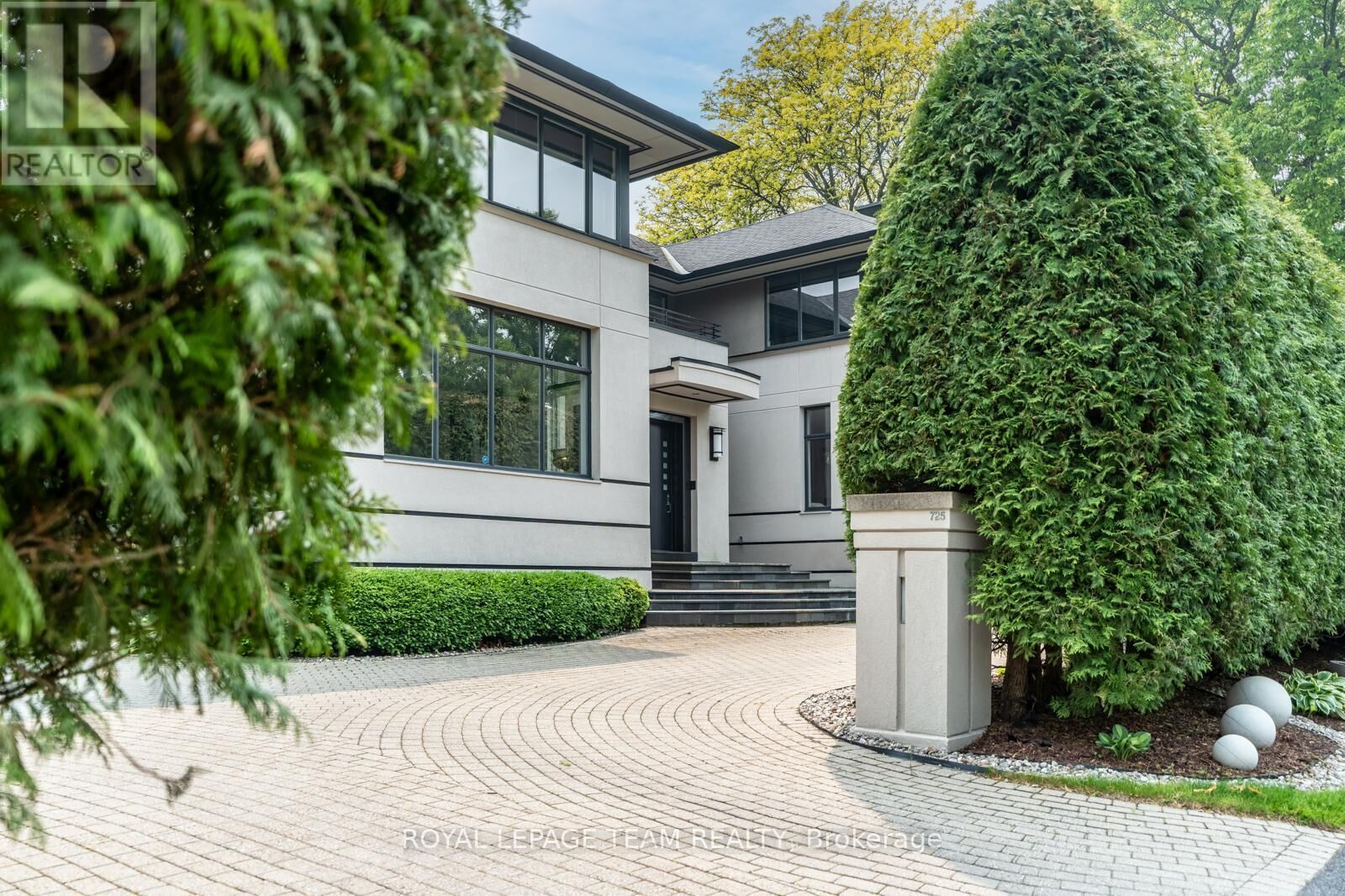 Property Photo:  725 Manor Avenue  ON K1M 0E4 