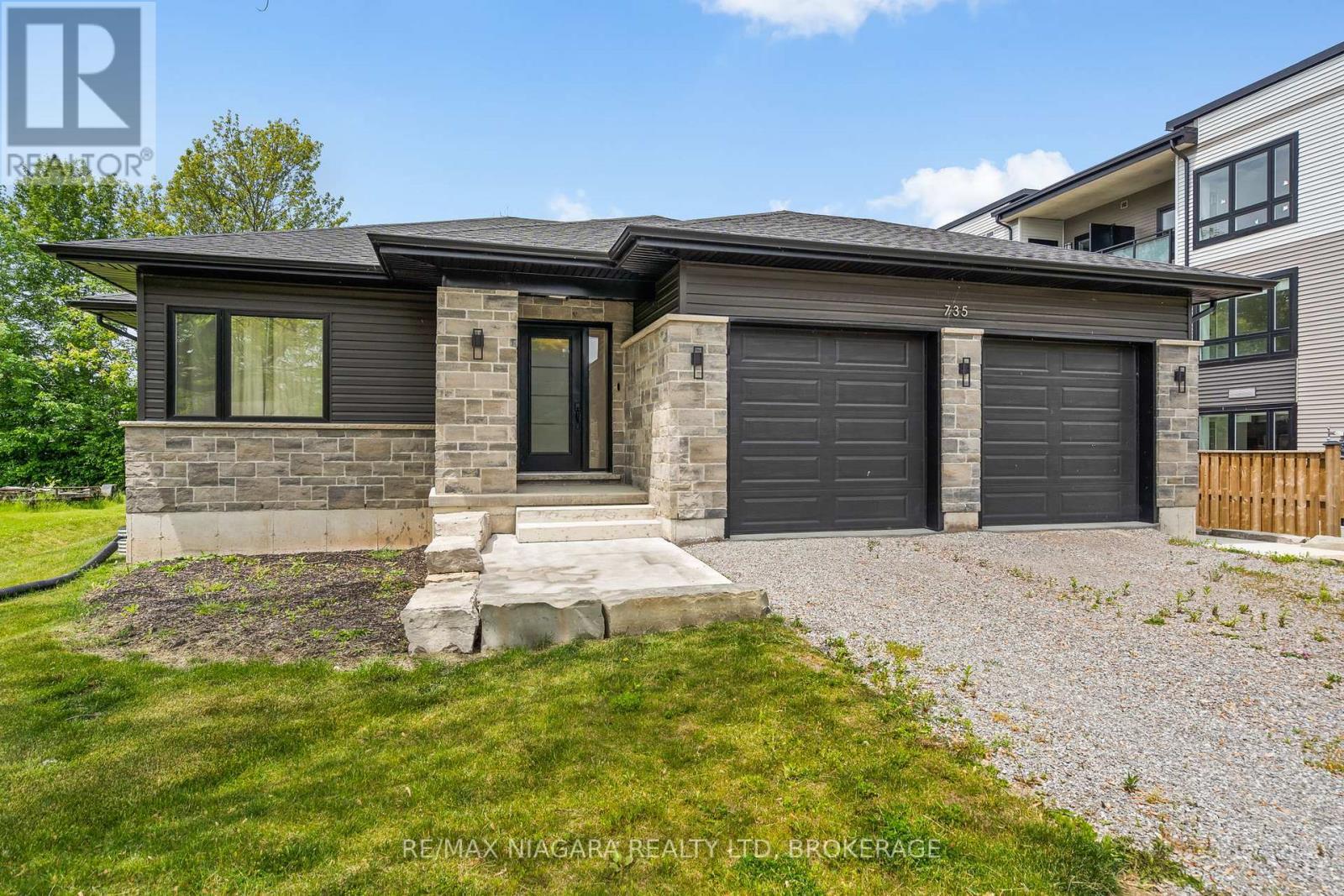 Property Photo: 735 Crescent Street ON L2A 4R6