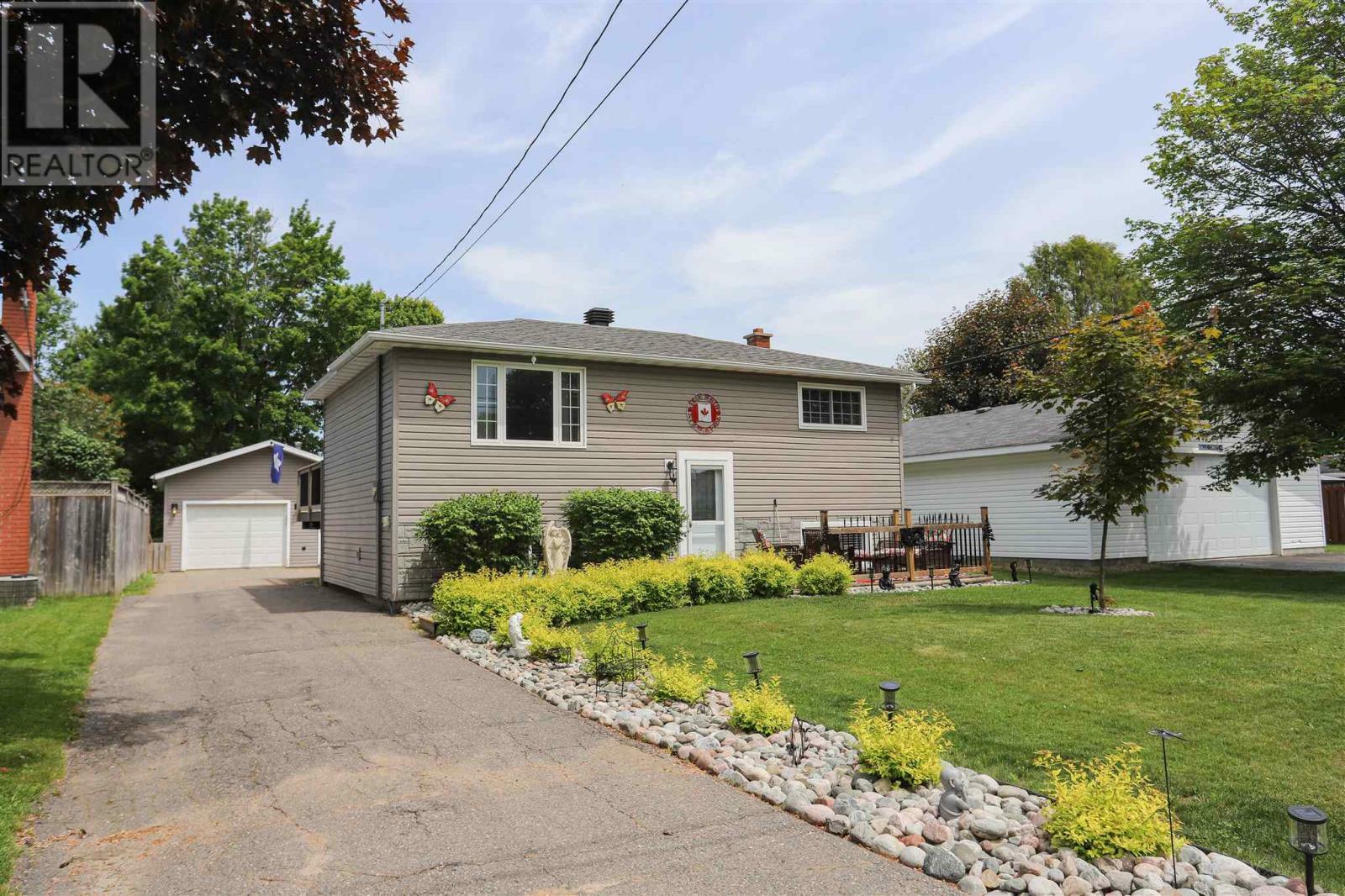 Photo de la propriété: 106 Jean Ave ON P6B 4B4