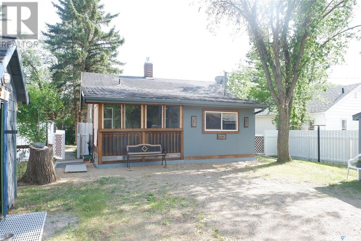 Property Photo: 211 2nd Avenue W SK S0H 3G0