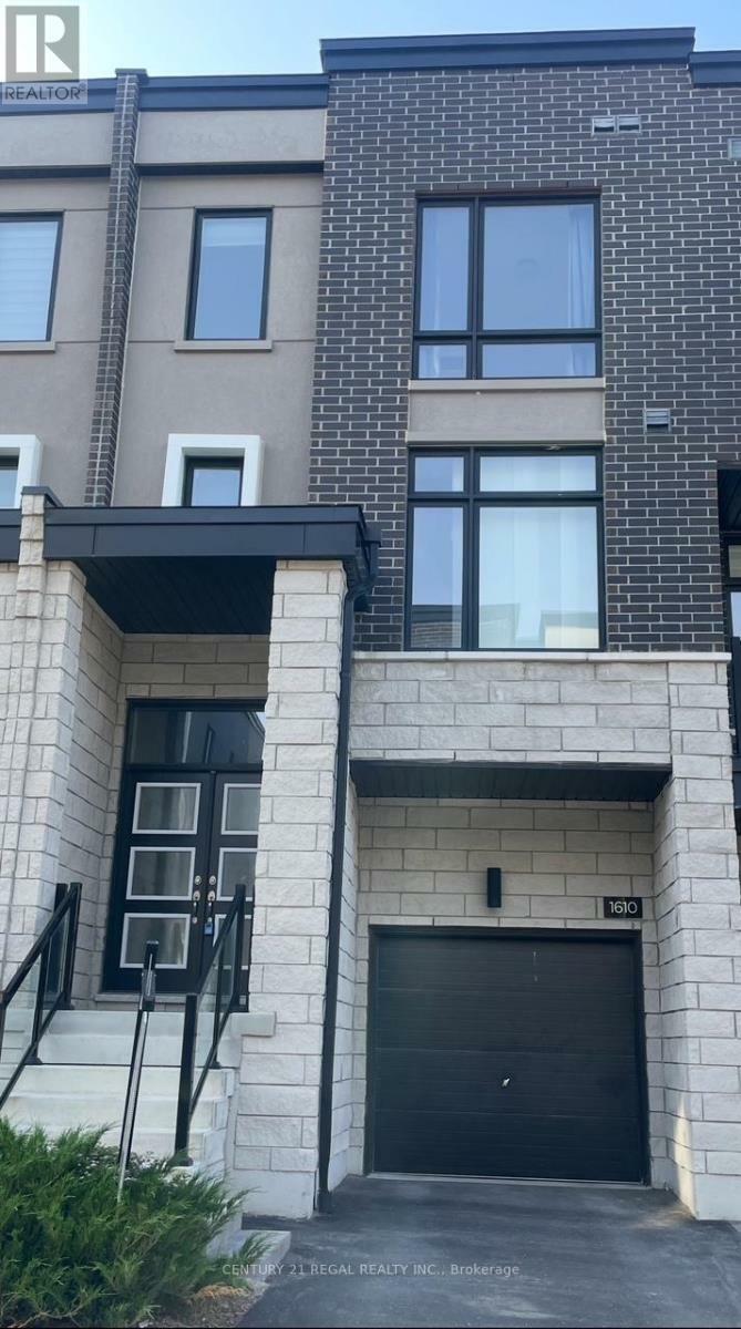 Property Photo: 1610 Moonbeam Glen ON L1X 0H9