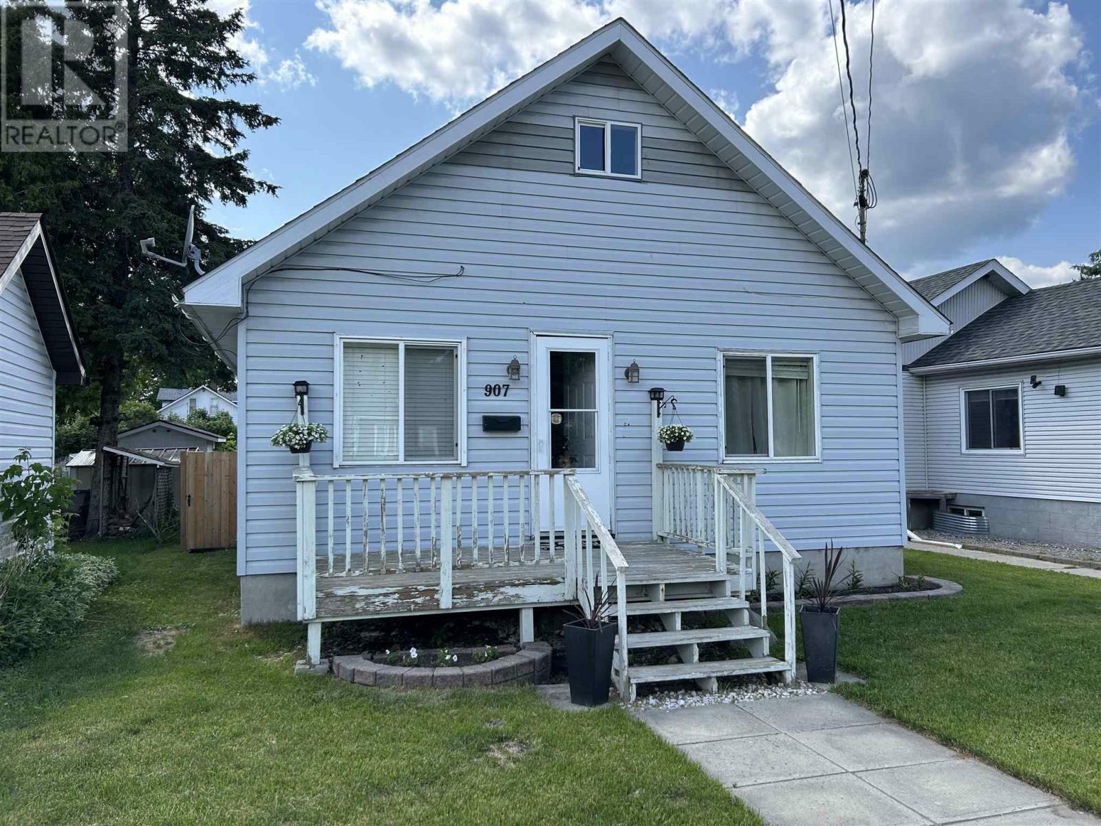 907 Smith Ave  Fort Frances ON P9A 2K5 photo