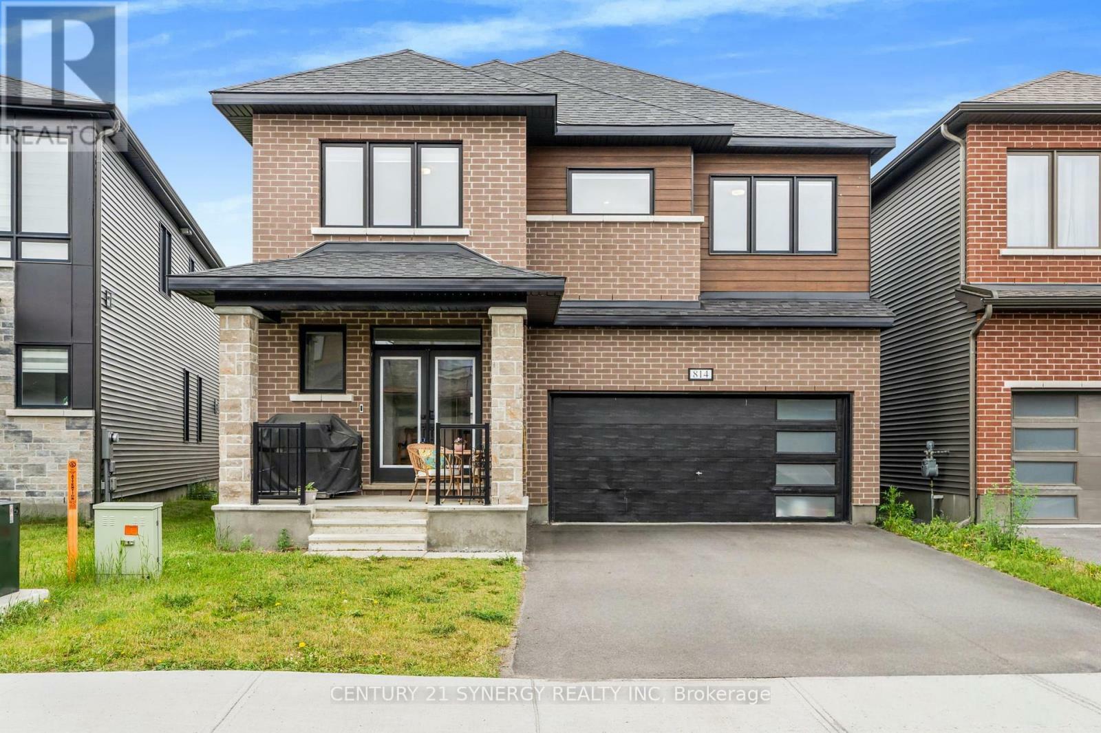 Photo de la propriété: 814 Crossgate Street ON K2J 7E3