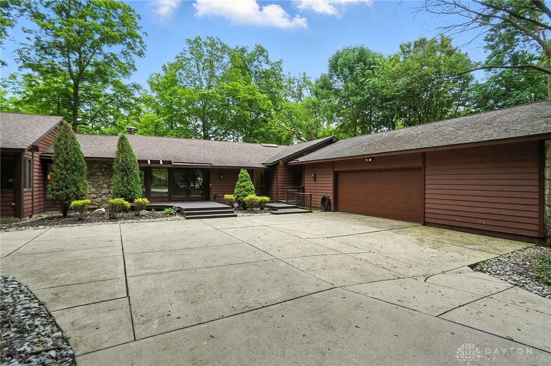 Property Photo:  1917 Antrim Court  OH 45042 