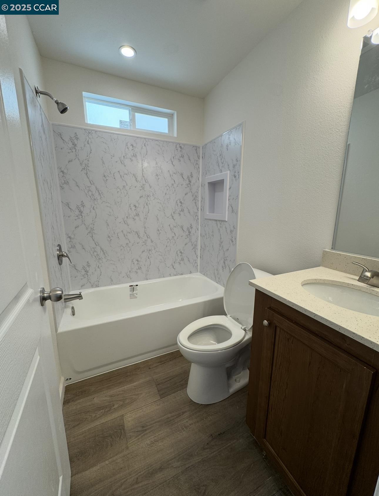 Property Photo: 414 N School St CA 95240