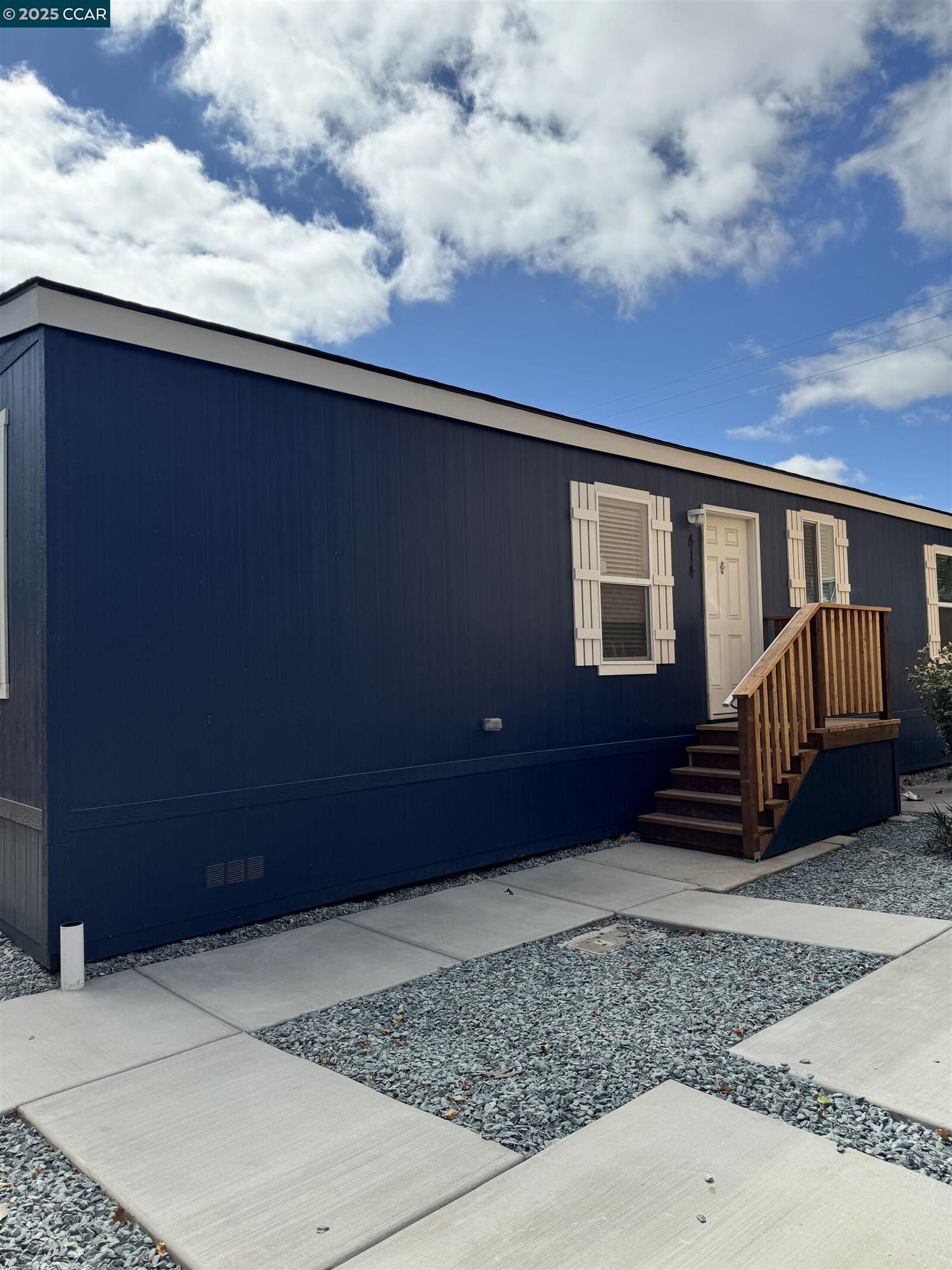 Property Photo: 414 N School St CA 95240