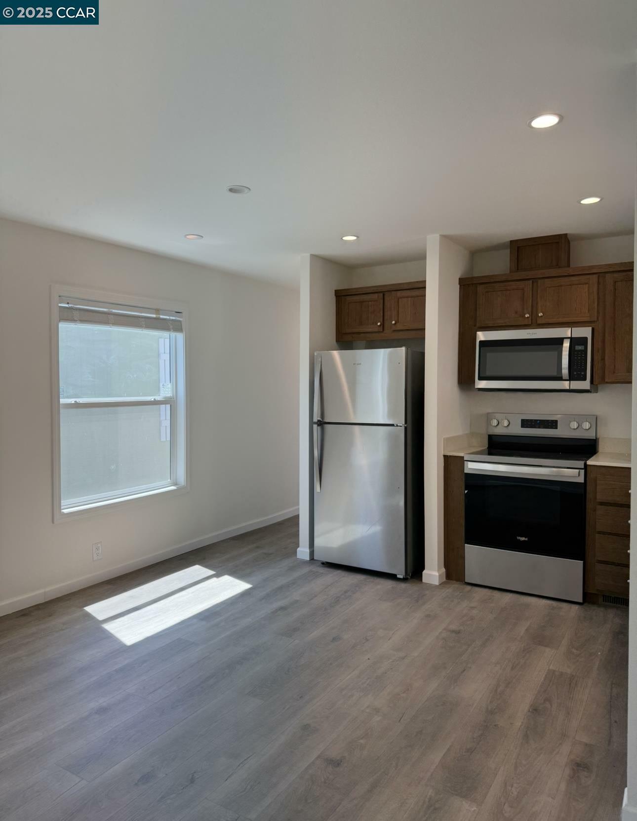 Property Photo:  414 N School St  CA 95240 