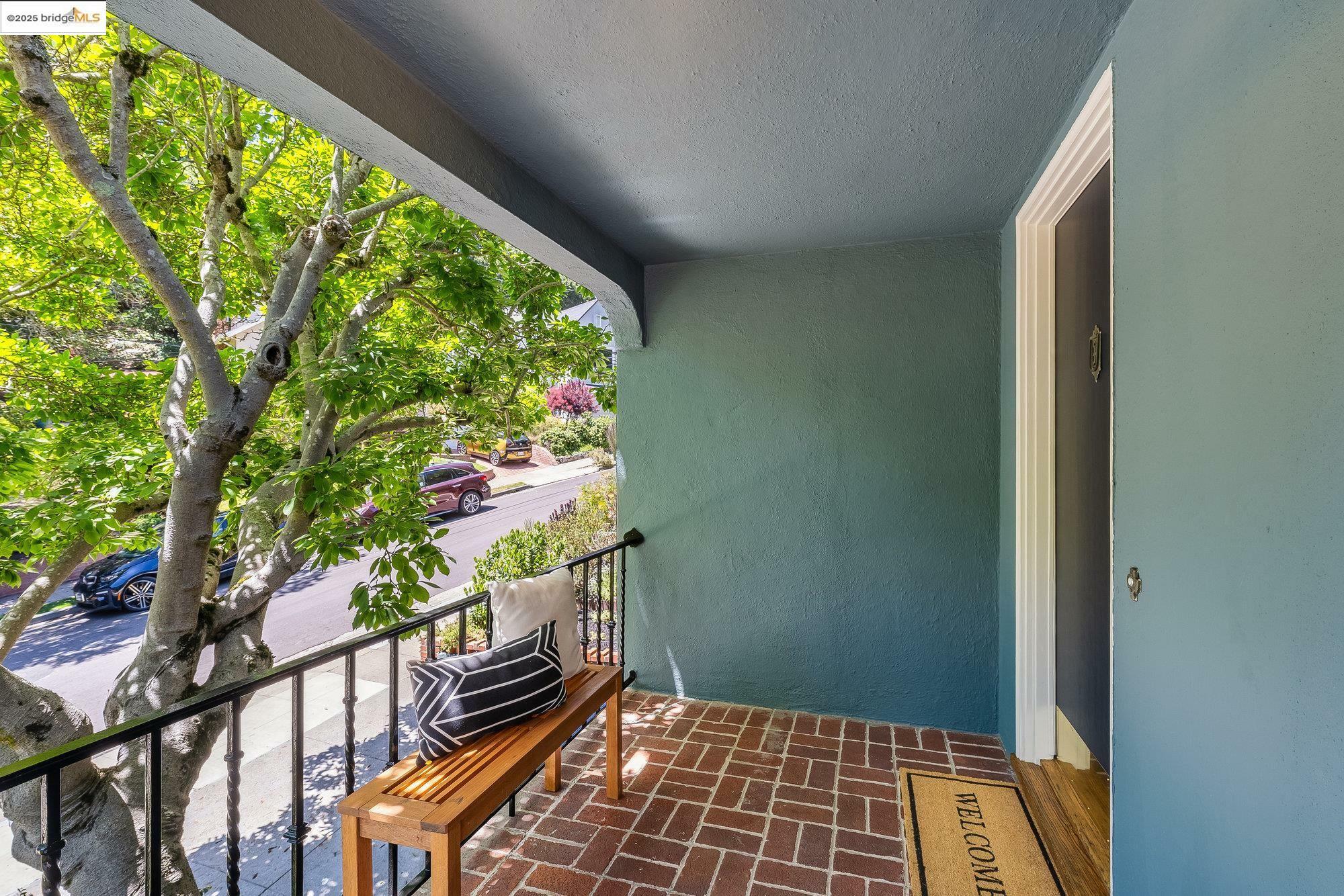 Property Photo: 2 Humphrey Place CA 94610