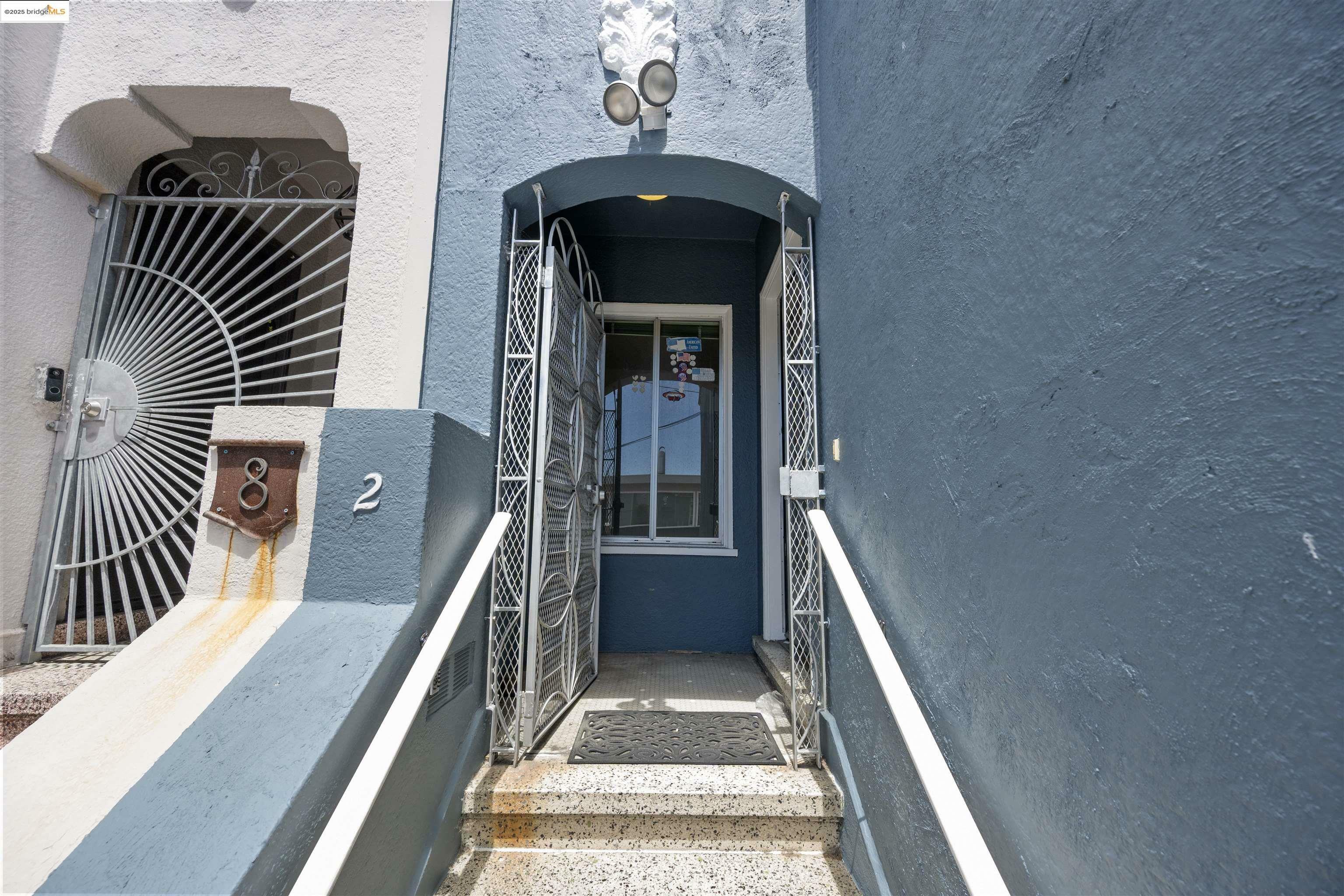 Property Photo: 2 Gloria Ct CA 94112