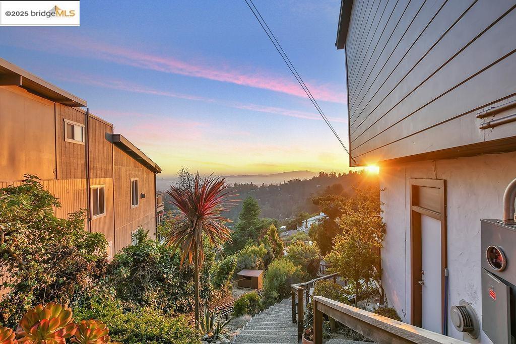 Property Photo: 7315 Skyline Blvd CA 94611