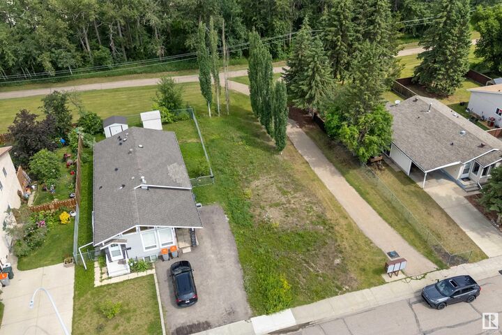 Property Photo: 45B McNabb Crescent AB T7Z 1G8