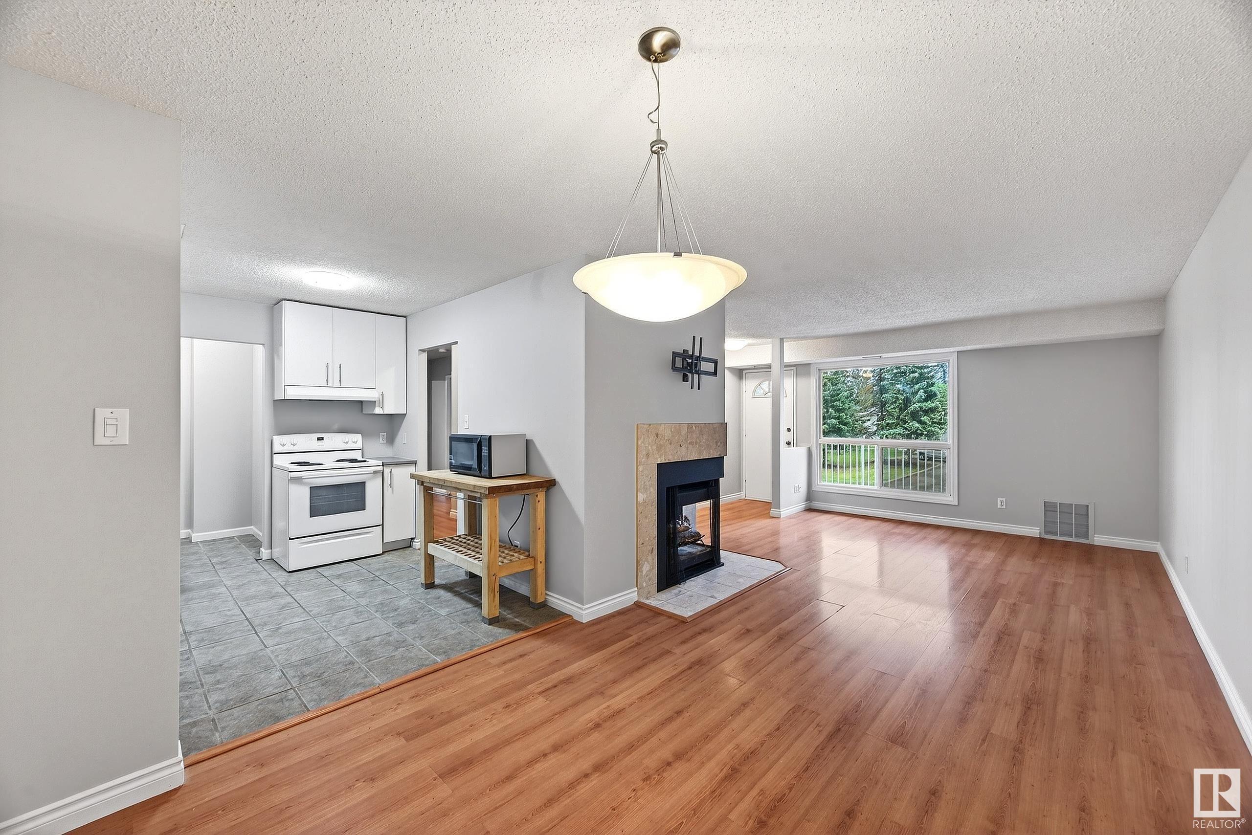 1913 Saddleback Road NW  Edmonton AB T6J 5M9 photo