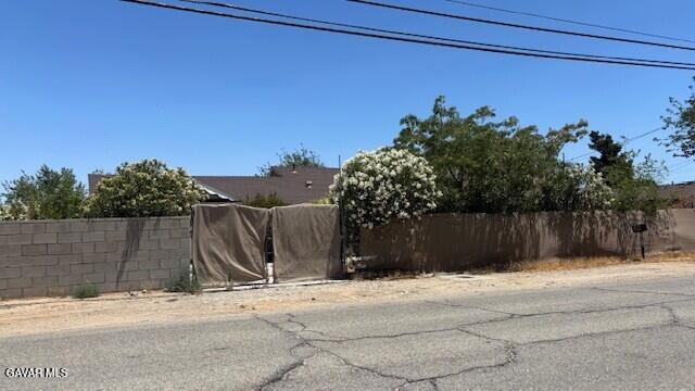 Property Photo: 38520 E 12th Street CA 93550
