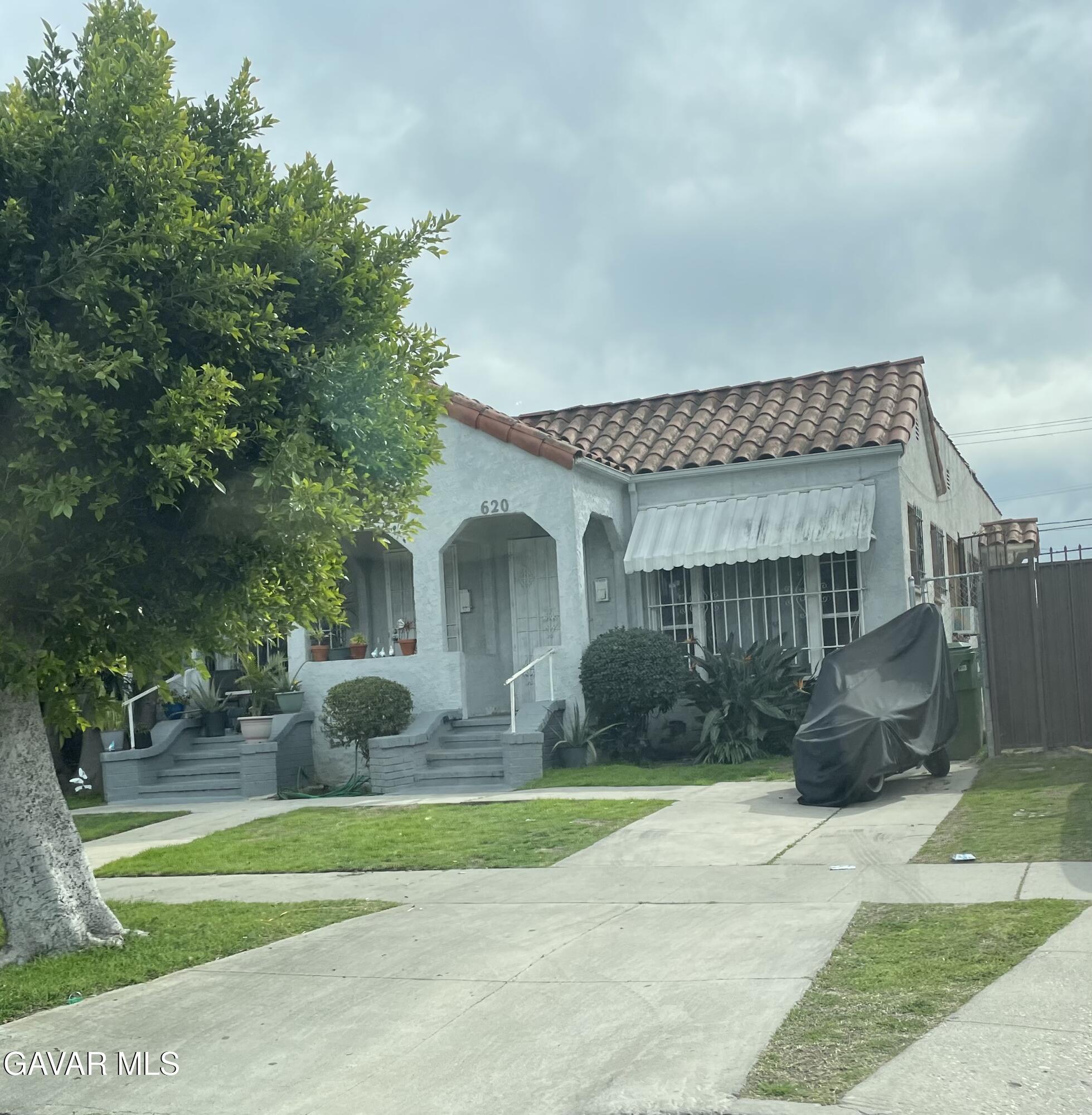620 E 84th Street  Los Angeles CA 90001 photo