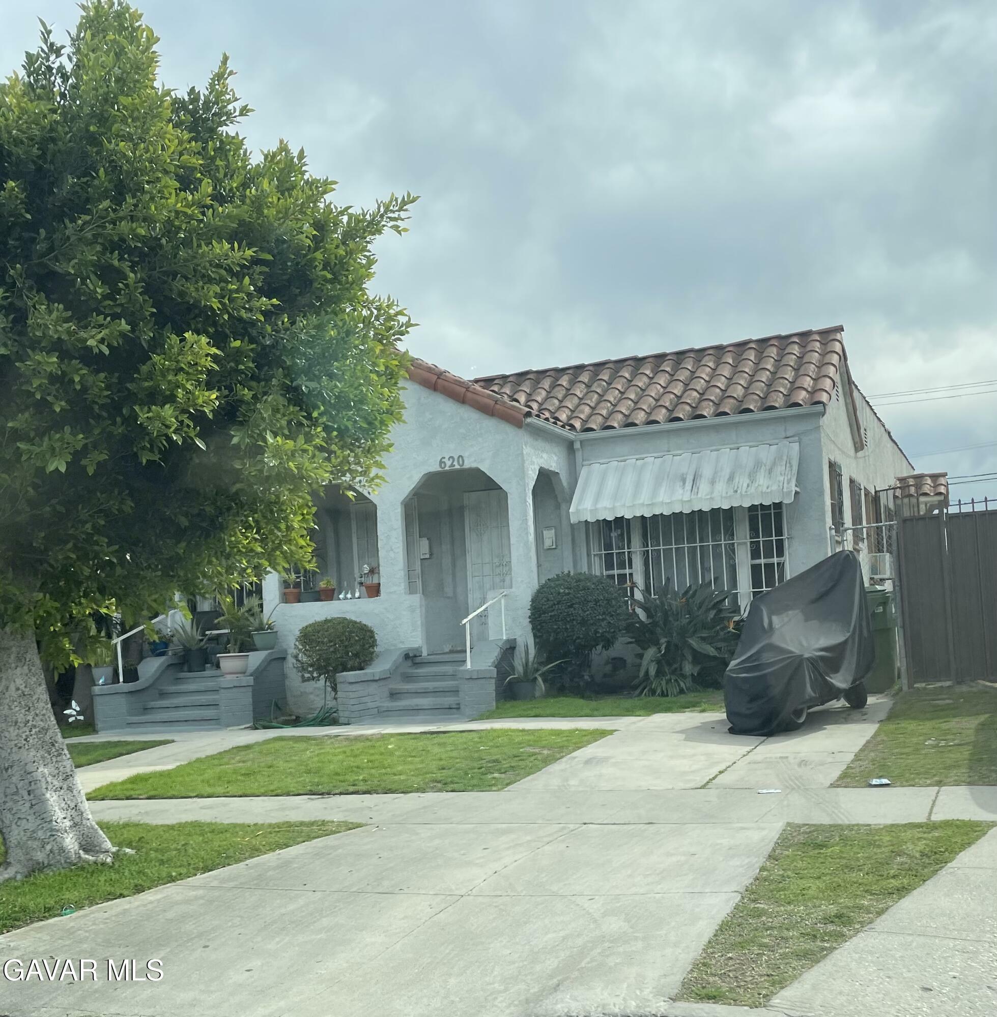 Property Photo:  620 E 84th Street  CA 90001 