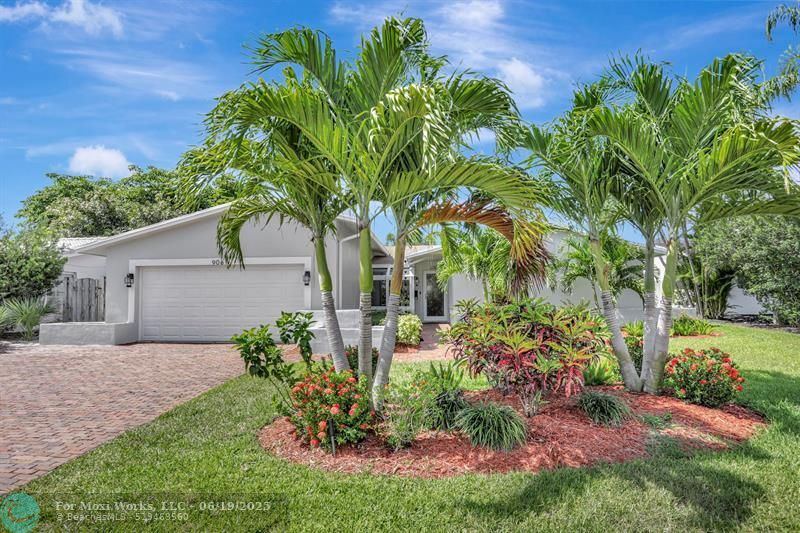 Property Photo: 906 SE 10th St FL 33060