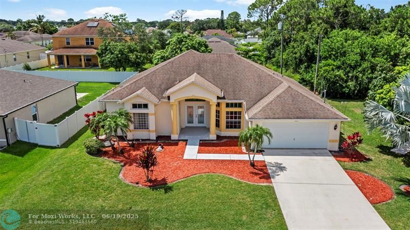 Property Photo: 386 SW Donna Ter FL 34984