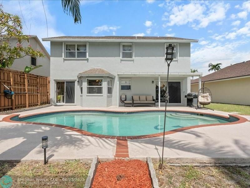 Property Photo: 961 SW 98th Ave FL 33025