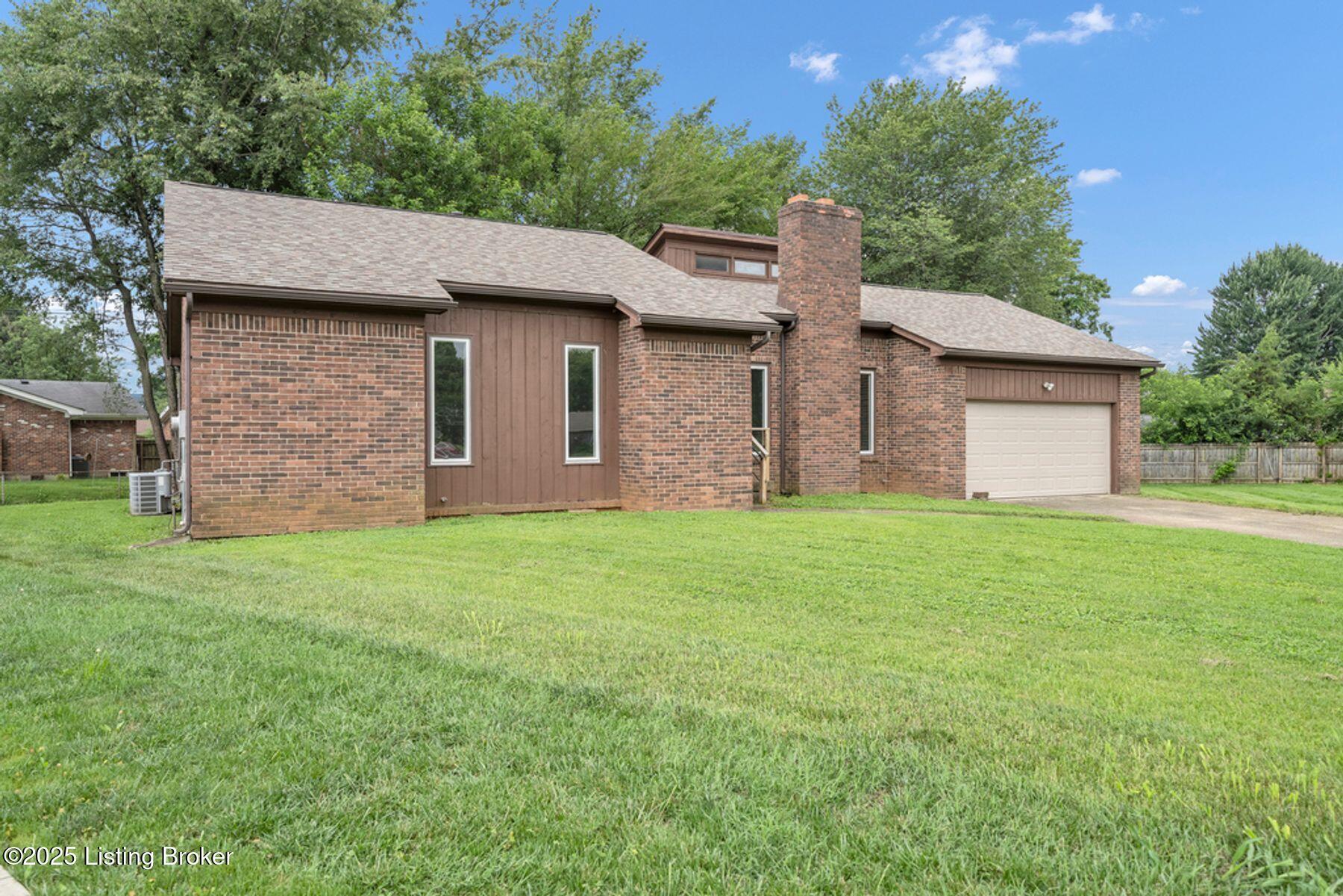 Property Photo: 4510 Trey Pl KY 40220