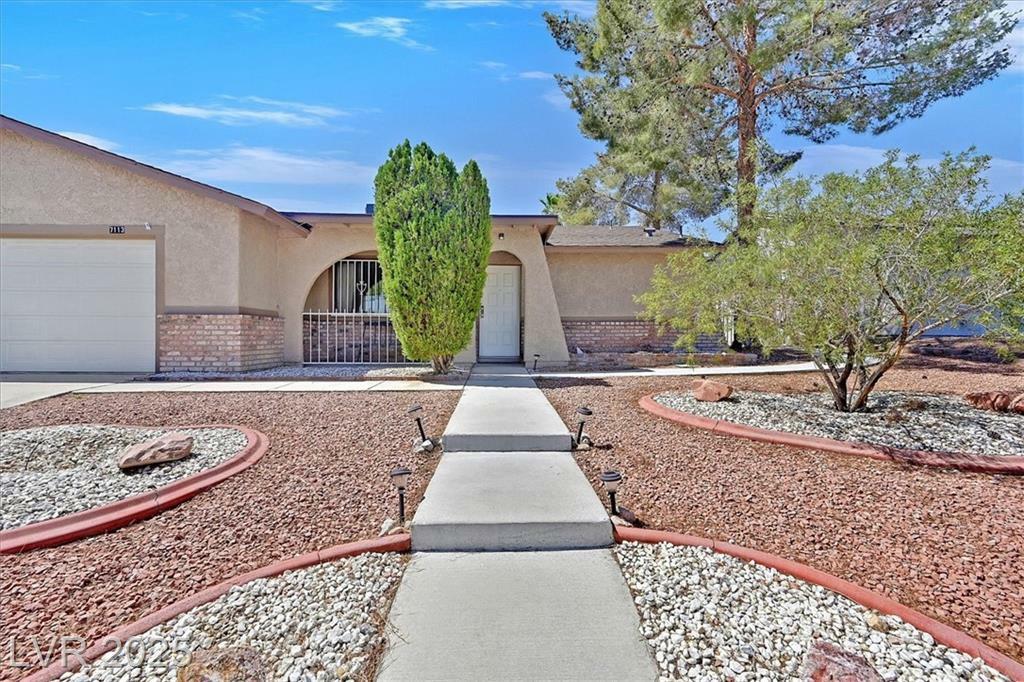 Property Photo: 7113 Carrondale Way NV 89128