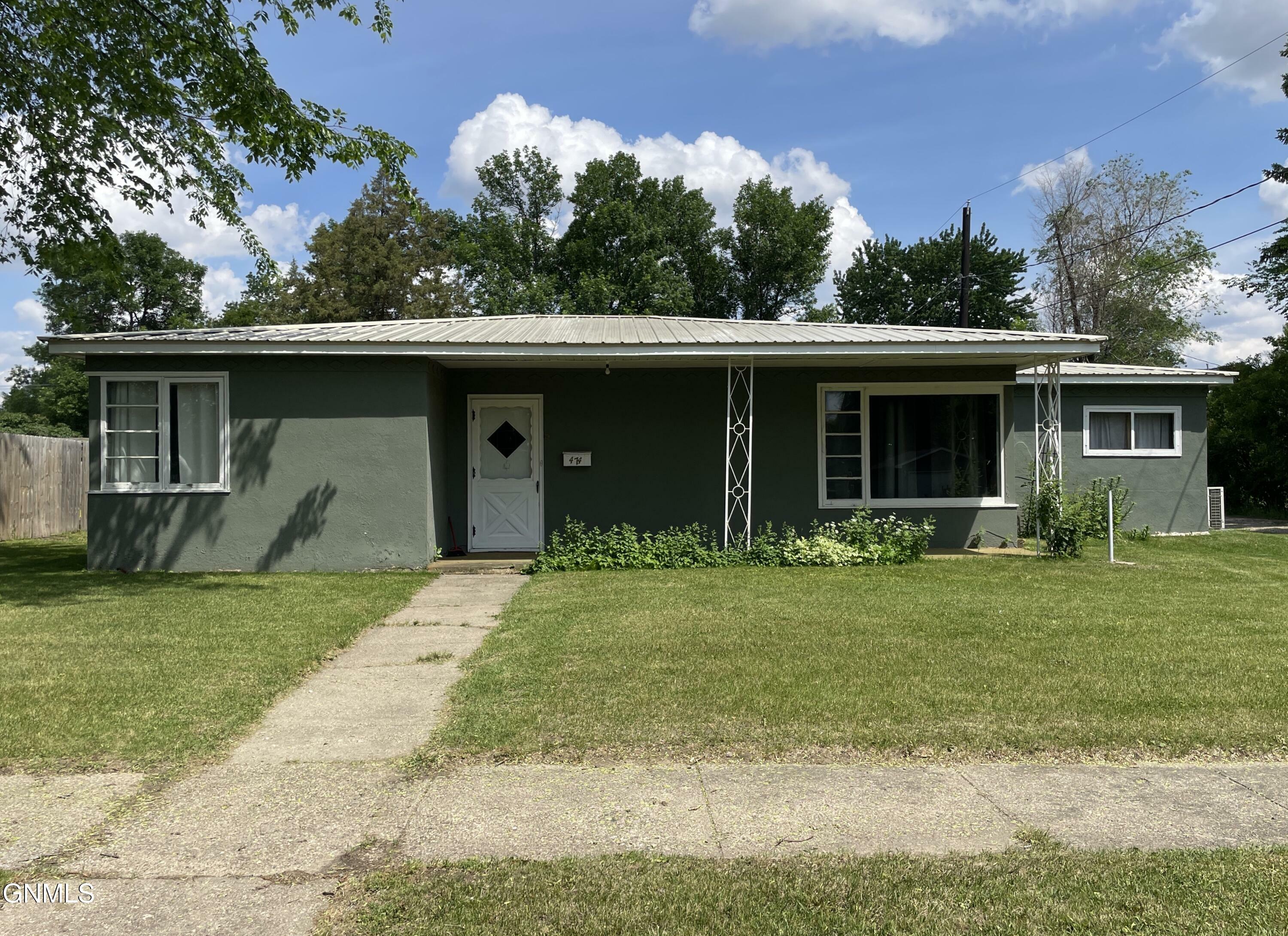 Property Photo: 474 10th Avenue N ND 58421