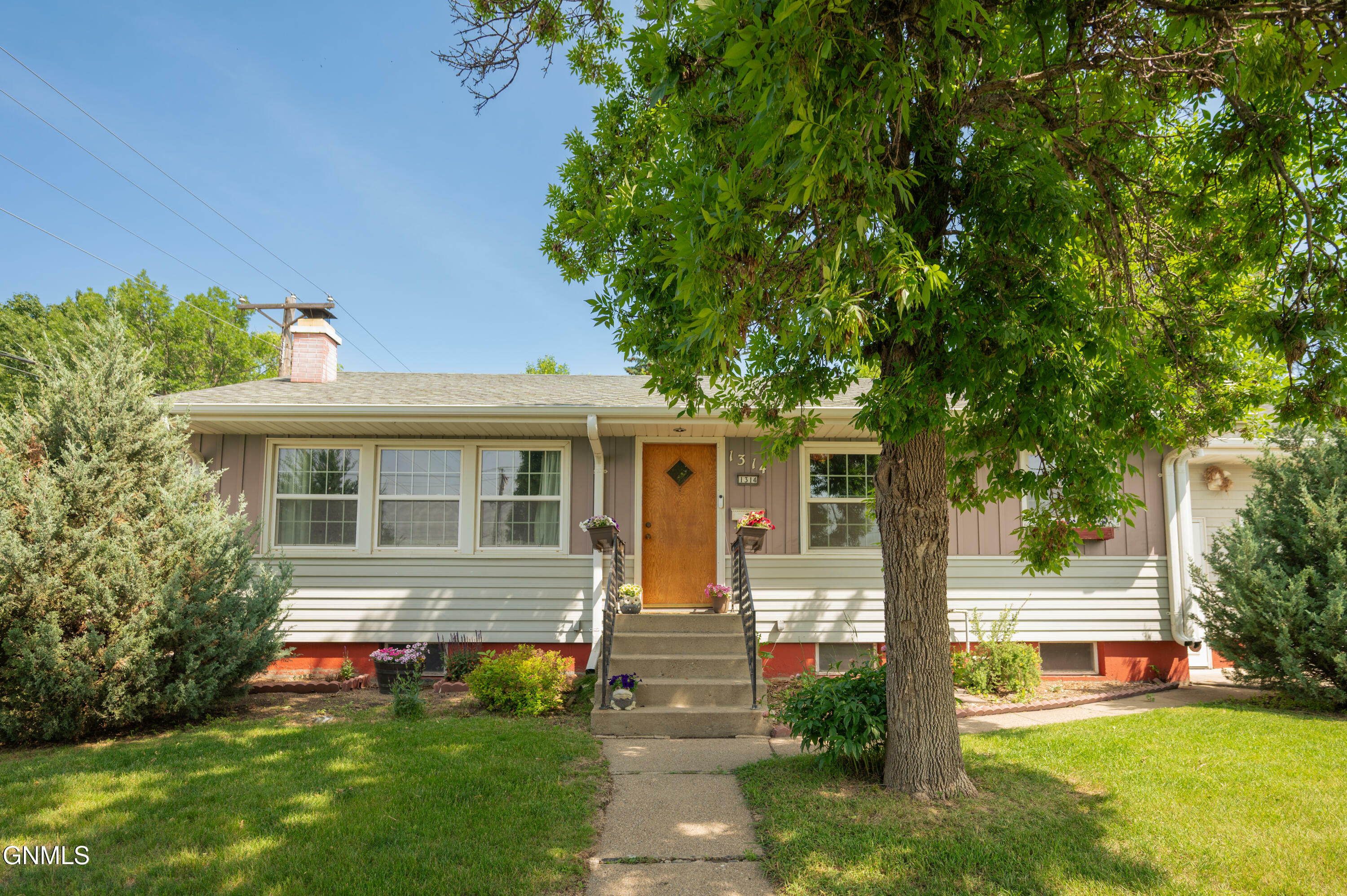 1314 E Divide Avenue  Bismarck ND 58501 photo