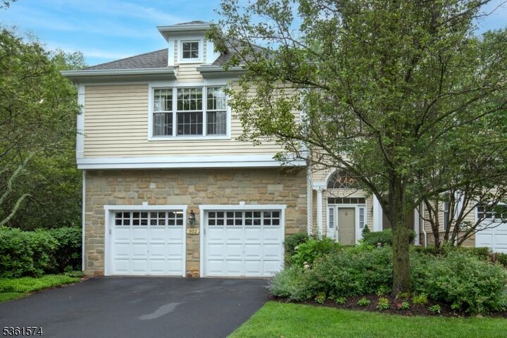 302 Lindabury Ln  Tewksbury Twp. NJ 07979 photo