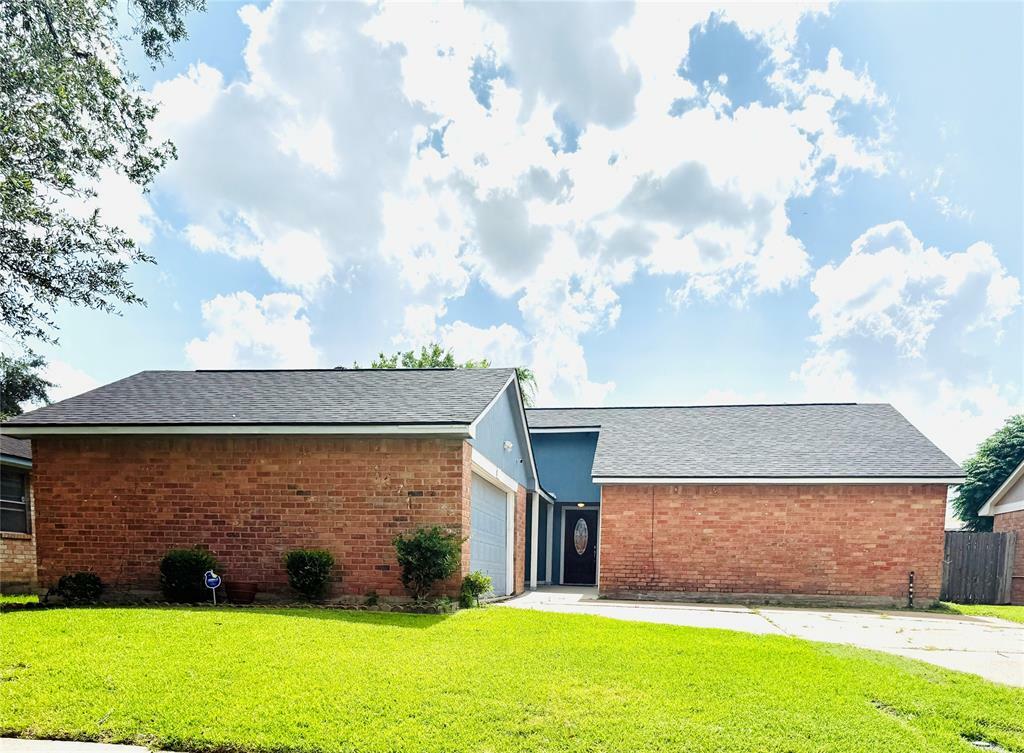 Property Photo: 1371 Stevenage Lane TX 77530