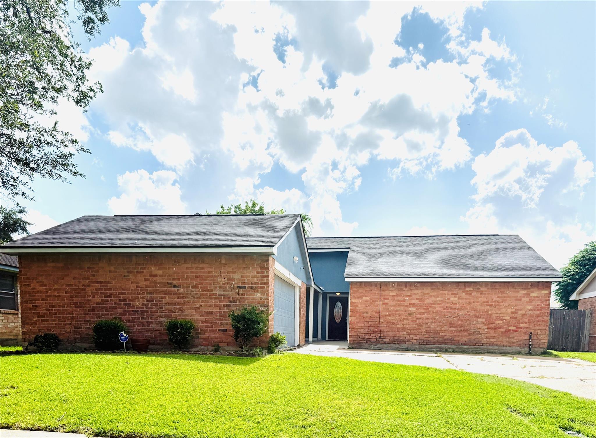 Property Photo: 1371 Stevenage Lane TX 77530