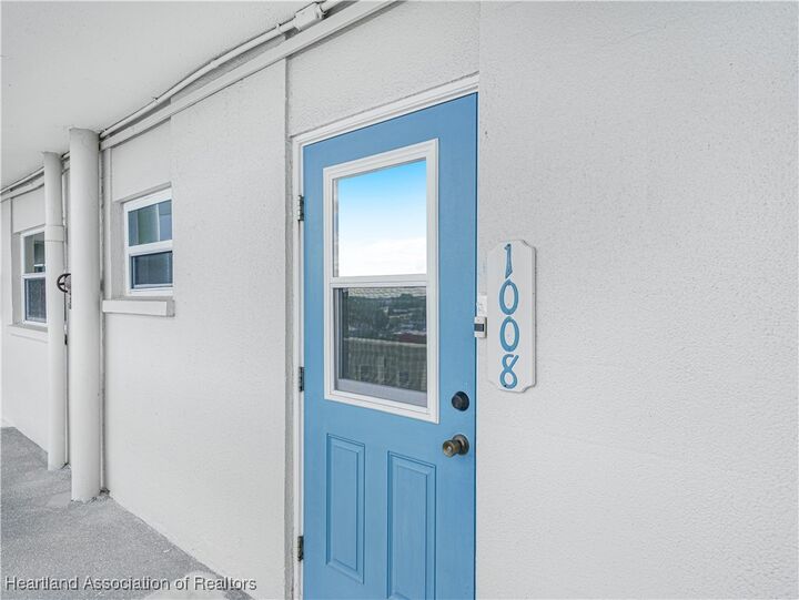 Property Photo:  2131 Lakeview Drive 1008  FL 33870 